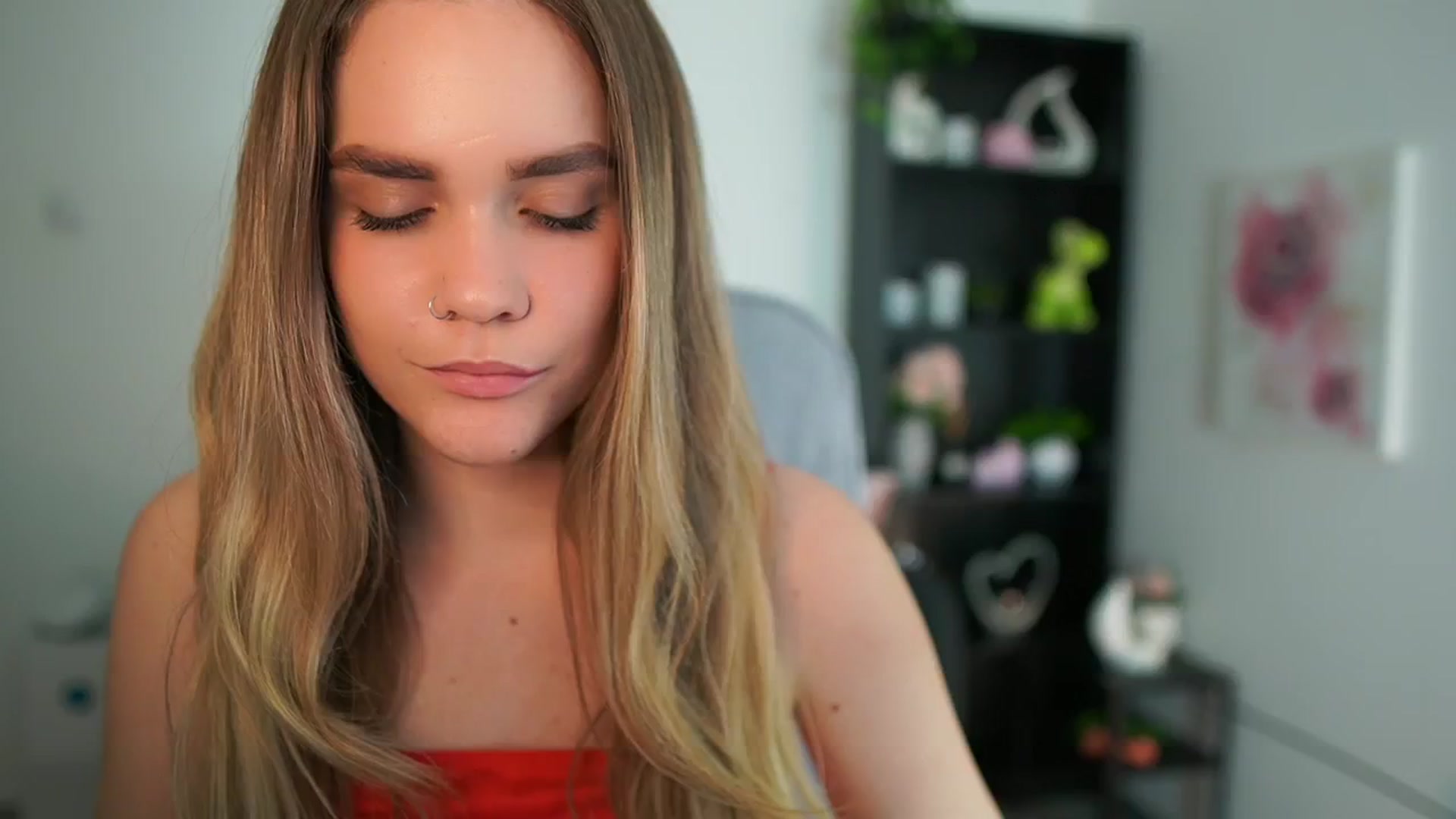 Gallery image thumbnail from Skyla_Novea_'s myfreecams stream on, 04/22/2024, 16:09 image 14 of 20