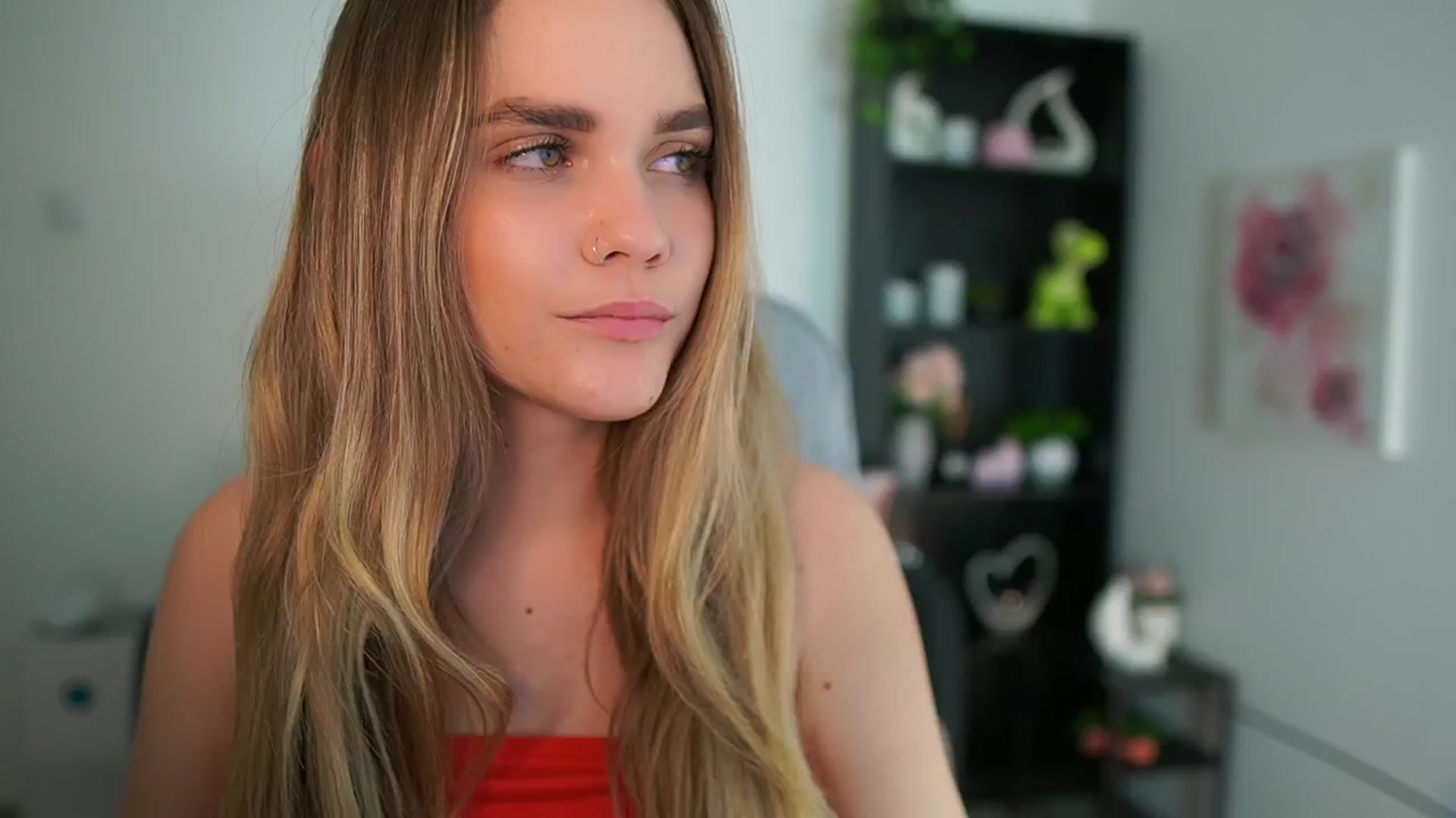 Gallery image thumbnail from Skyla_Novea_'s myfreecams stream on, 04/22/2024, 16:09 image 9 of 20