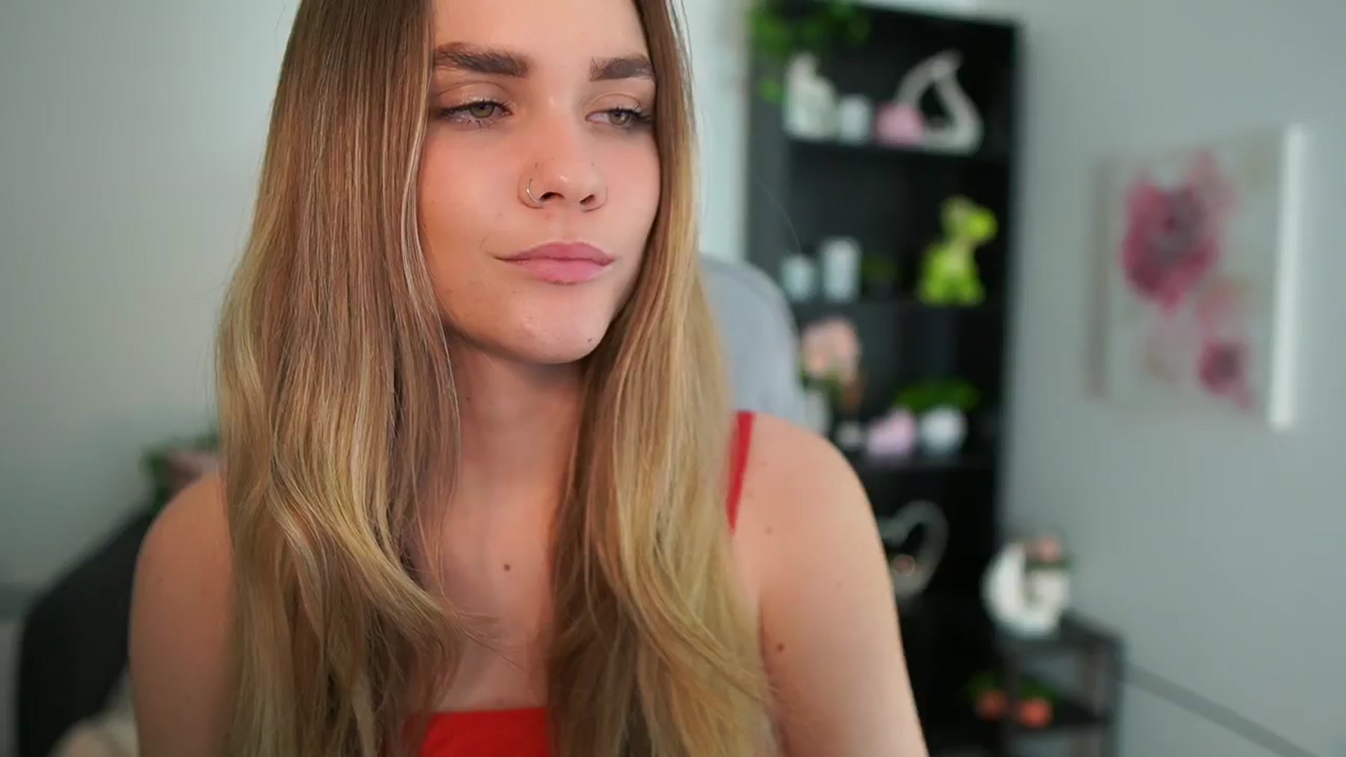 Gallery image thumbnail from Skyla_Novea_'s myfreecams stream on, 04/22/2024, 17:43 image 6 of 20