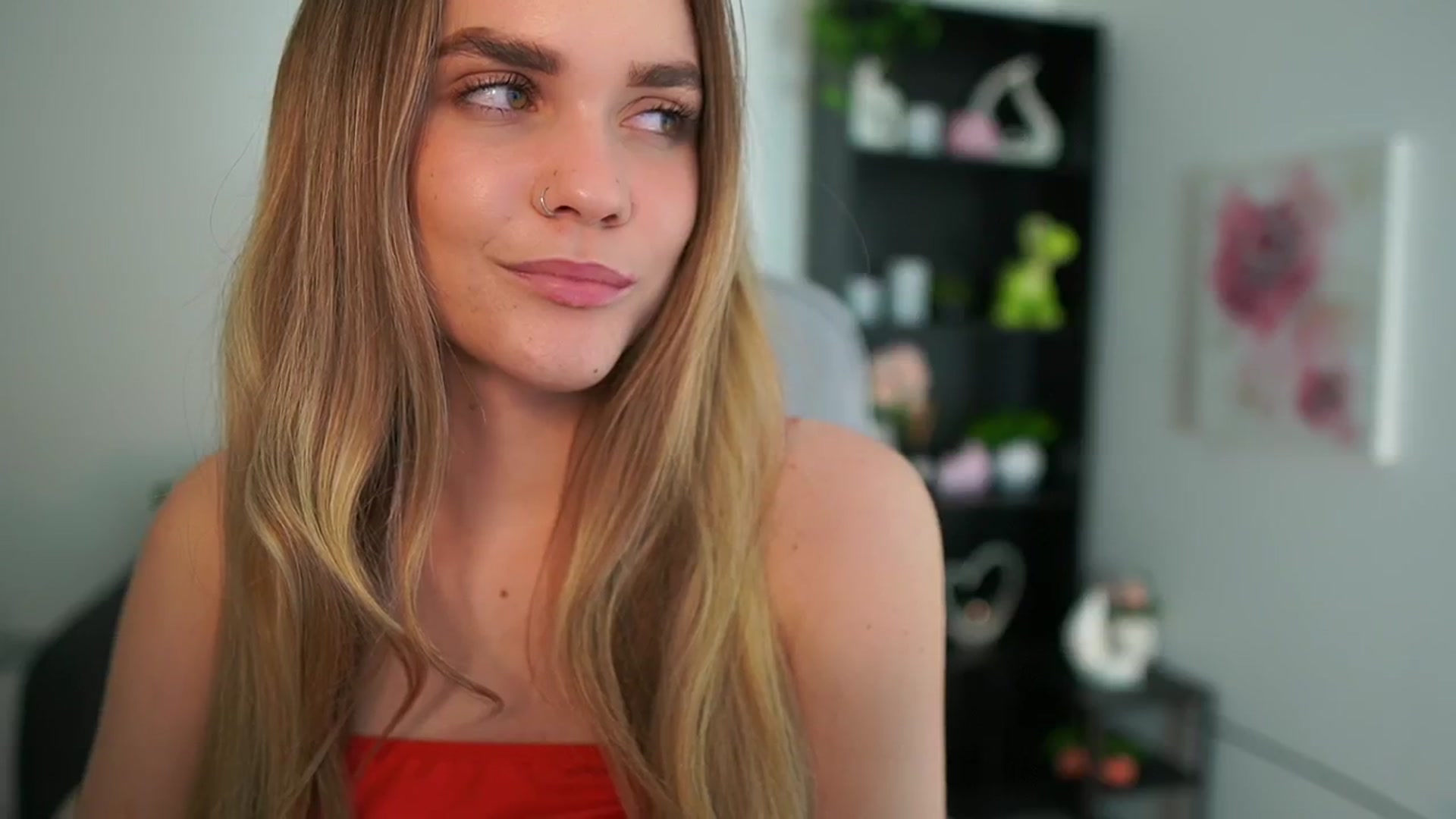 Gallery image thumbnail from Skyla_Novea_'s myfreecams stream on, 04/22/2024, 17:43 image 11 of 20