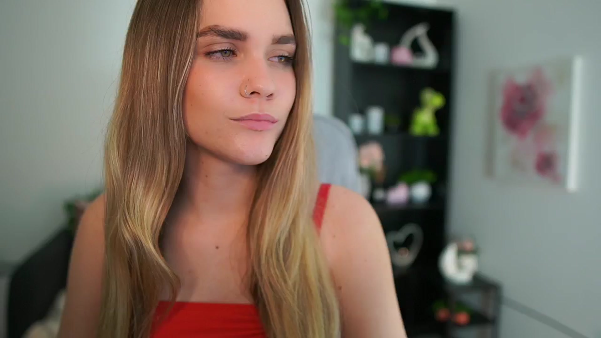 Gallery image thumbnail from Skyla_Novea_'s myfreecams stream on, 04/22/2024, 17:43 image 8 of 20