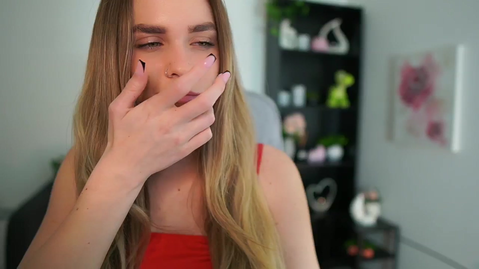 Gallery image thumbnail from Skyla_Novea_'s myfreecams stream on, 04/22/2024, 17:43 image 5 of 20