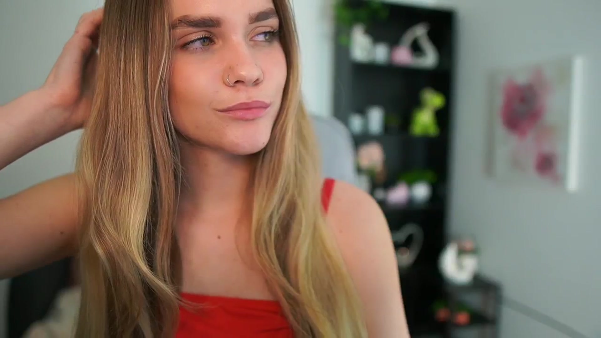 Gallery image thumbnail from Skyla_Novea_'s myfreecams stream on, 04/22/2024, 17:43 image 4 of 20