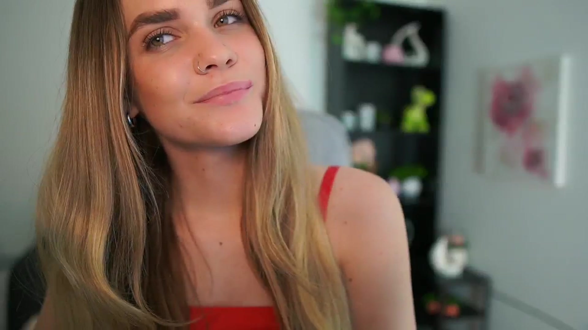 Gallery image thumbnail from Skyla_Novea_'s myfreecams stream on, 04/22/2024, 17:43 image 12 of 20
