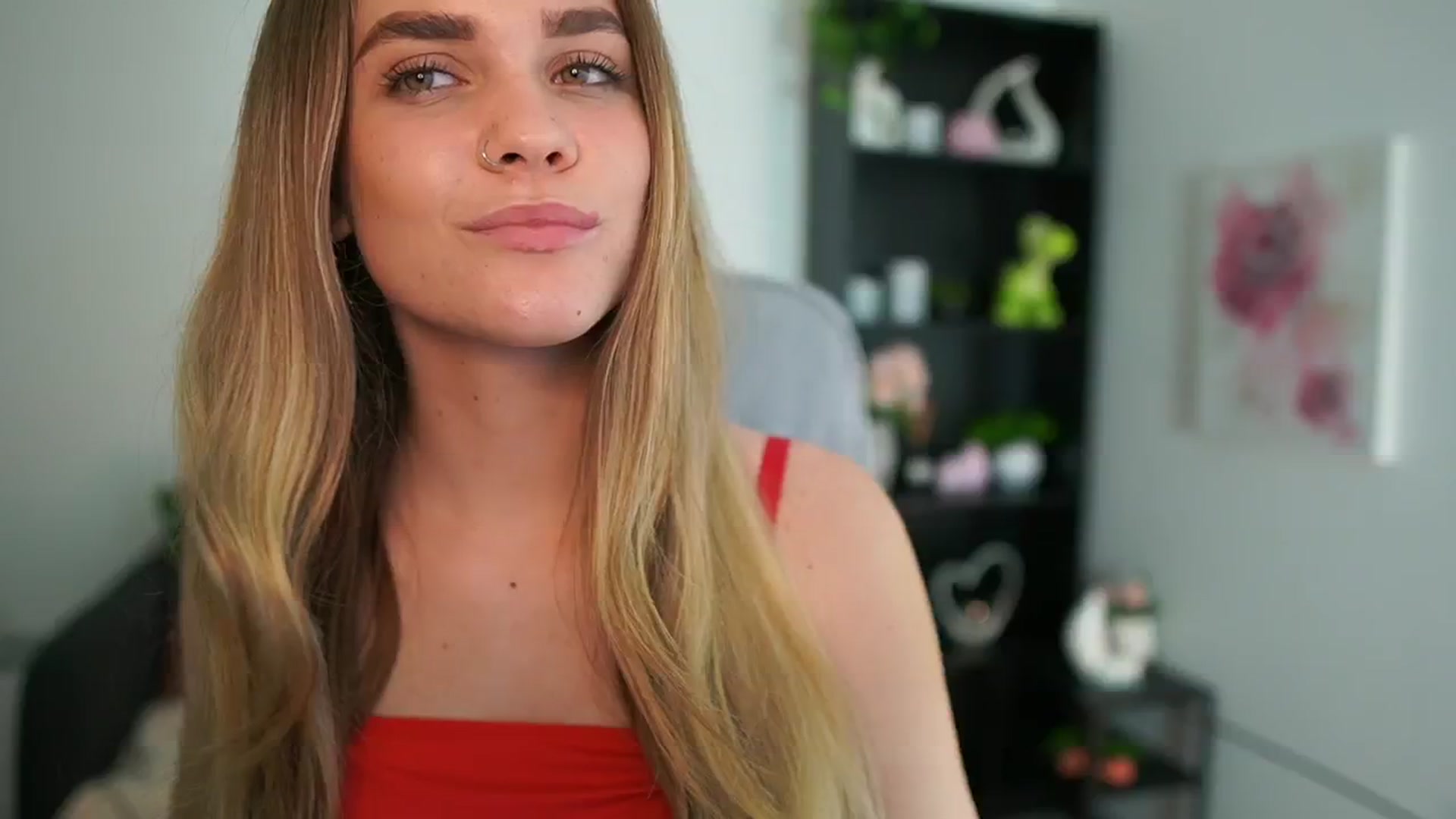 Gallery image thumbnail from Skyla_Novea_'s myfreecams stream on, 04/22/2024, 17:43 image 7 of 20