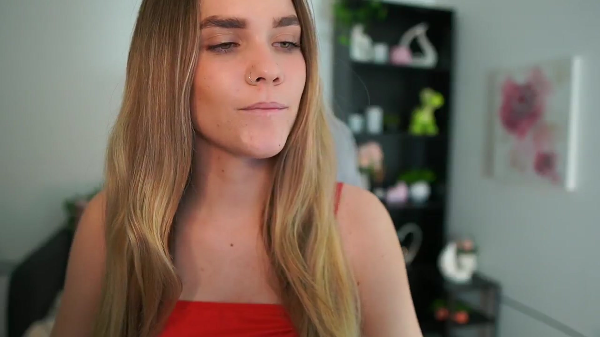 Gallery image thumbnail from Skyla_Novea_'s myfreecams stream on, 04/22/2024, 17:43 image 10 of 20