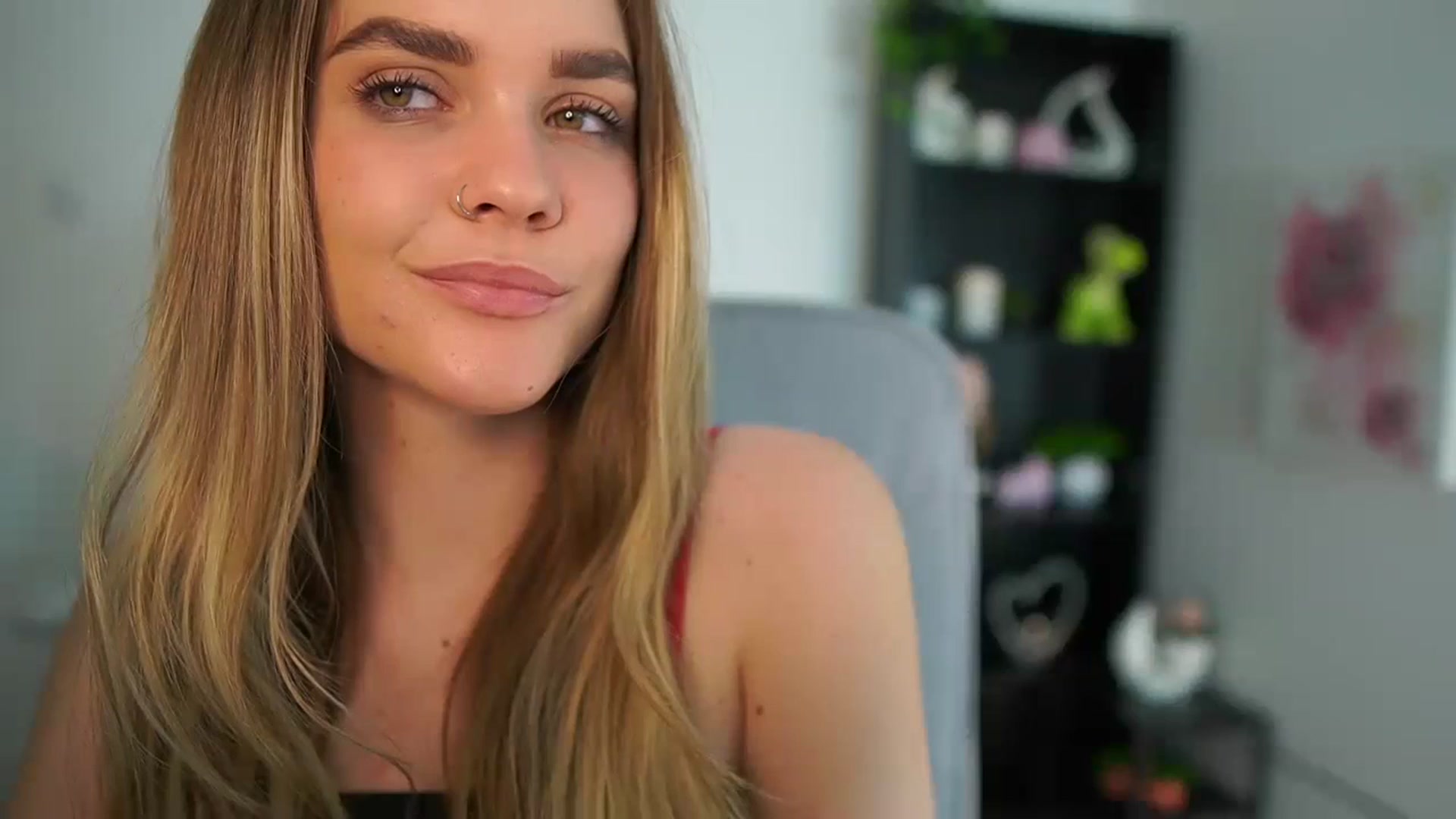 Gallery image thumbnail from Skyla_Novea_'s myfreecams stream on, 04/25/2024, 21:33 image 16 of 20