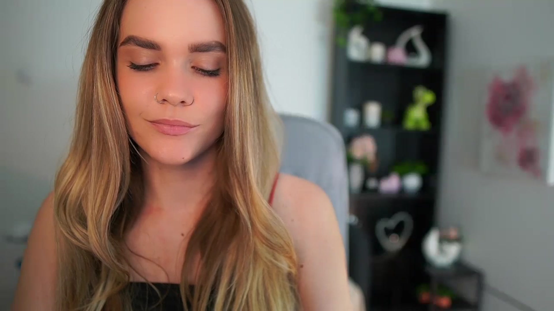 Gallery image thumbnail from Skyla_Novea_'s myfreecams stream on, 04/25/2024, 21:33 image 11 of 20