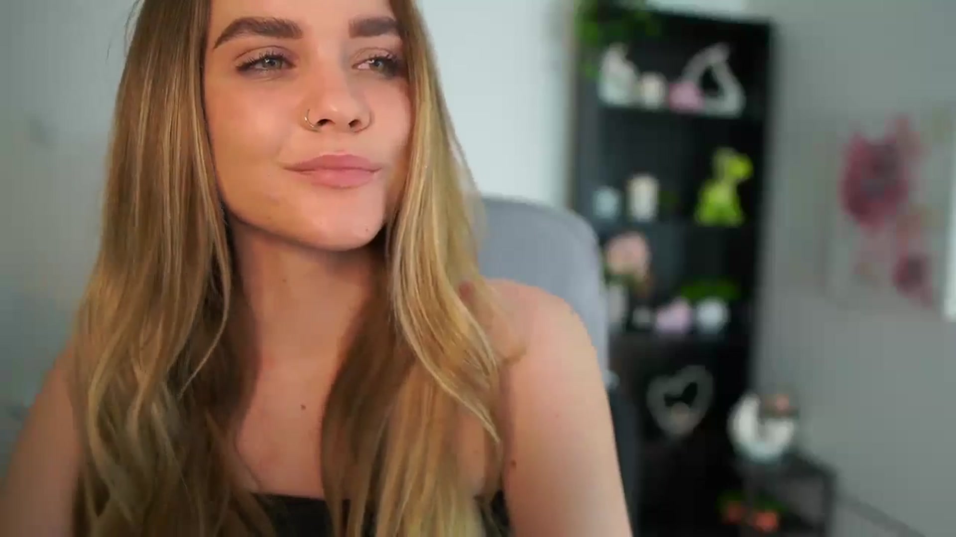 Gallery image thumbnail from Skyla_Novea_'s myfreecams stream on, 04/25/2024, 21:33 image 10 of 20