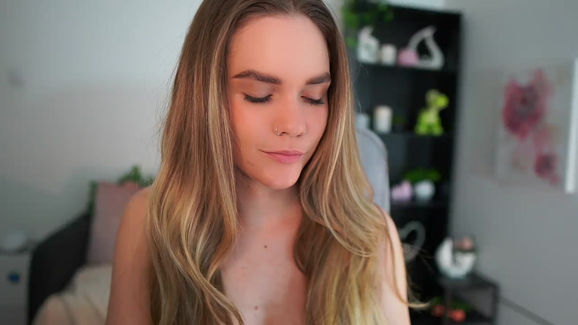 Gallery image thumbnail from Skyla_Novea_'s myfreecams stream on, 04/25/2024, 21:33 image 4 of 20