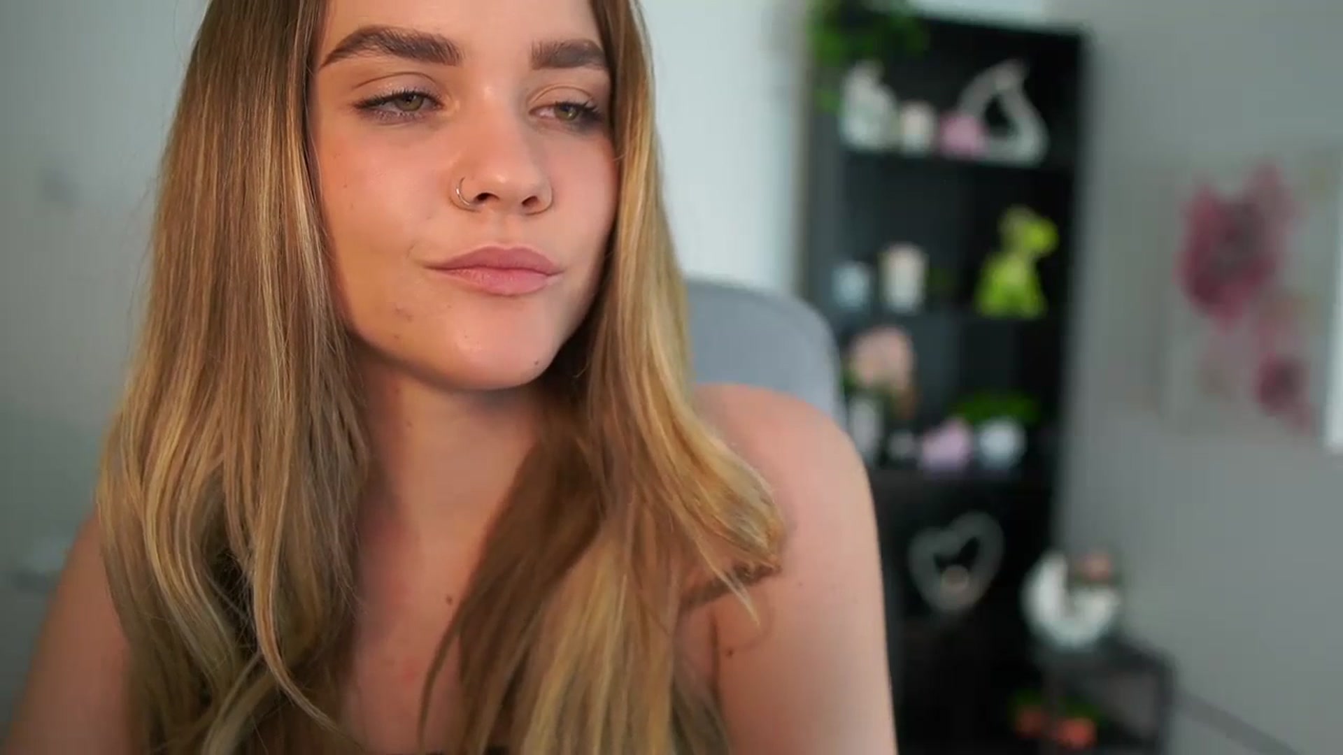 Gallery image thumbnail from Skyla_Novea_'s myfreecams stream on, 04/25/2024, 21:33 image 9 of 20