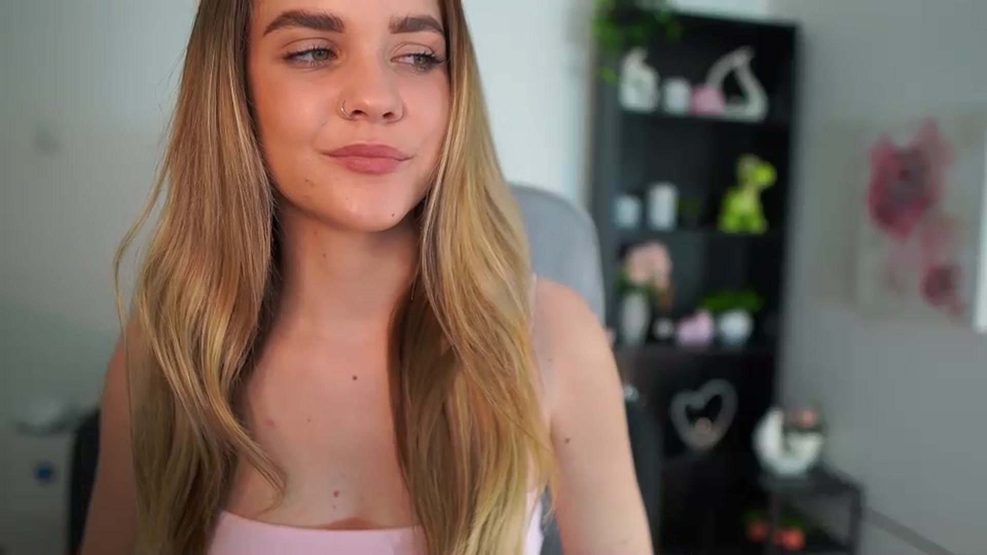 Gallery image thumbnail from Skyla_Novea_'s myfreecams stream on, 04/26/2024, 14:13 image 20 of 20