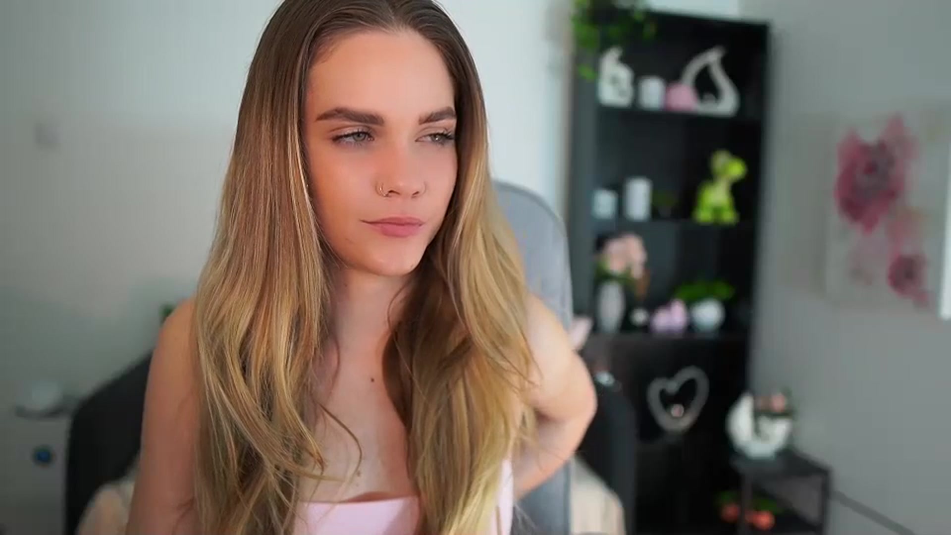 Gallery image thumbnail from Skyla_Novea_'s myfreecams stream on, 04/26/2024, 14:13 image 19 of 20