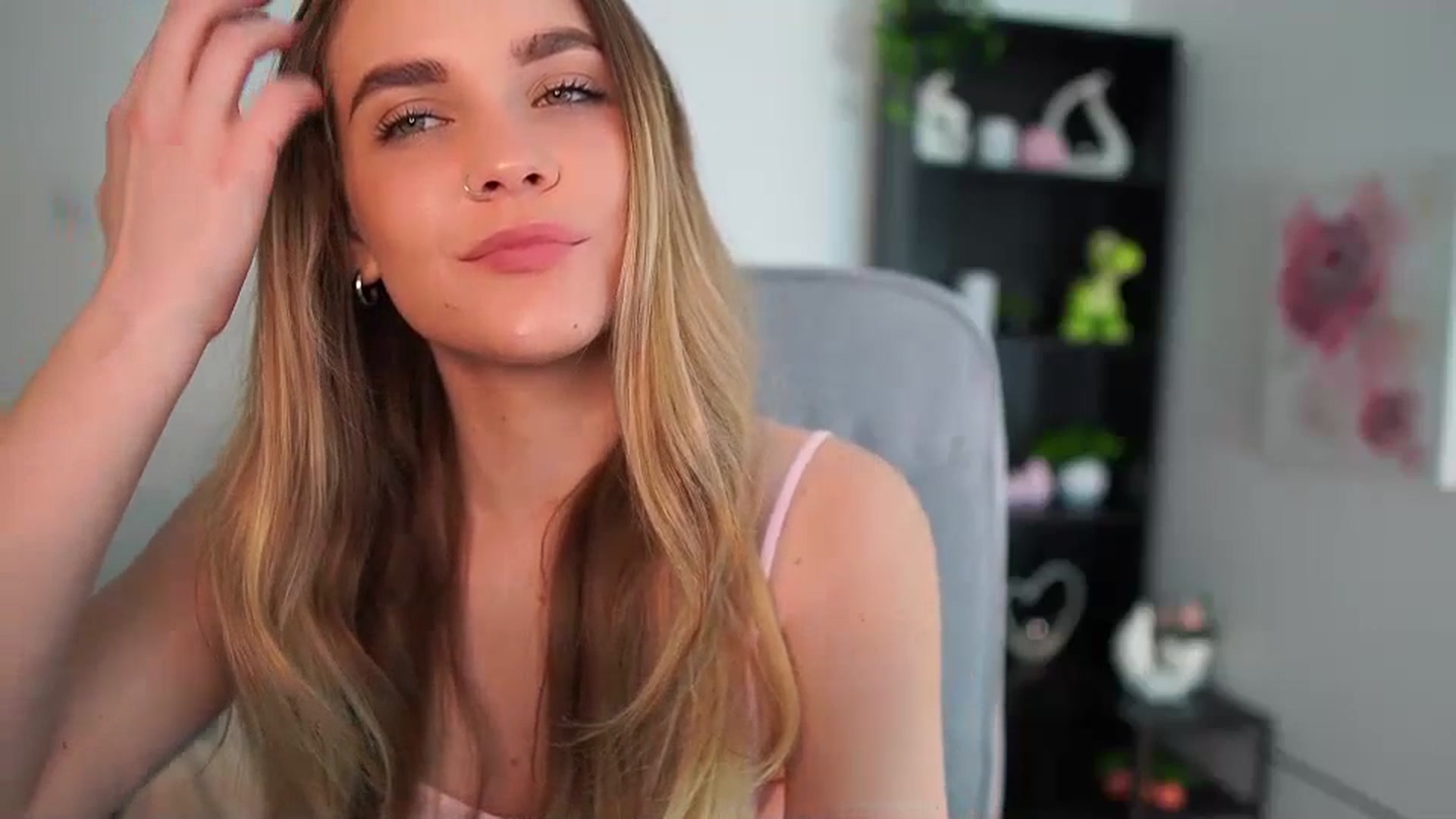 Gallery image thumbnail from Skyla_Novea_'s myfreecams stream on, 04/26/2024, 14:13 image 15 of 20