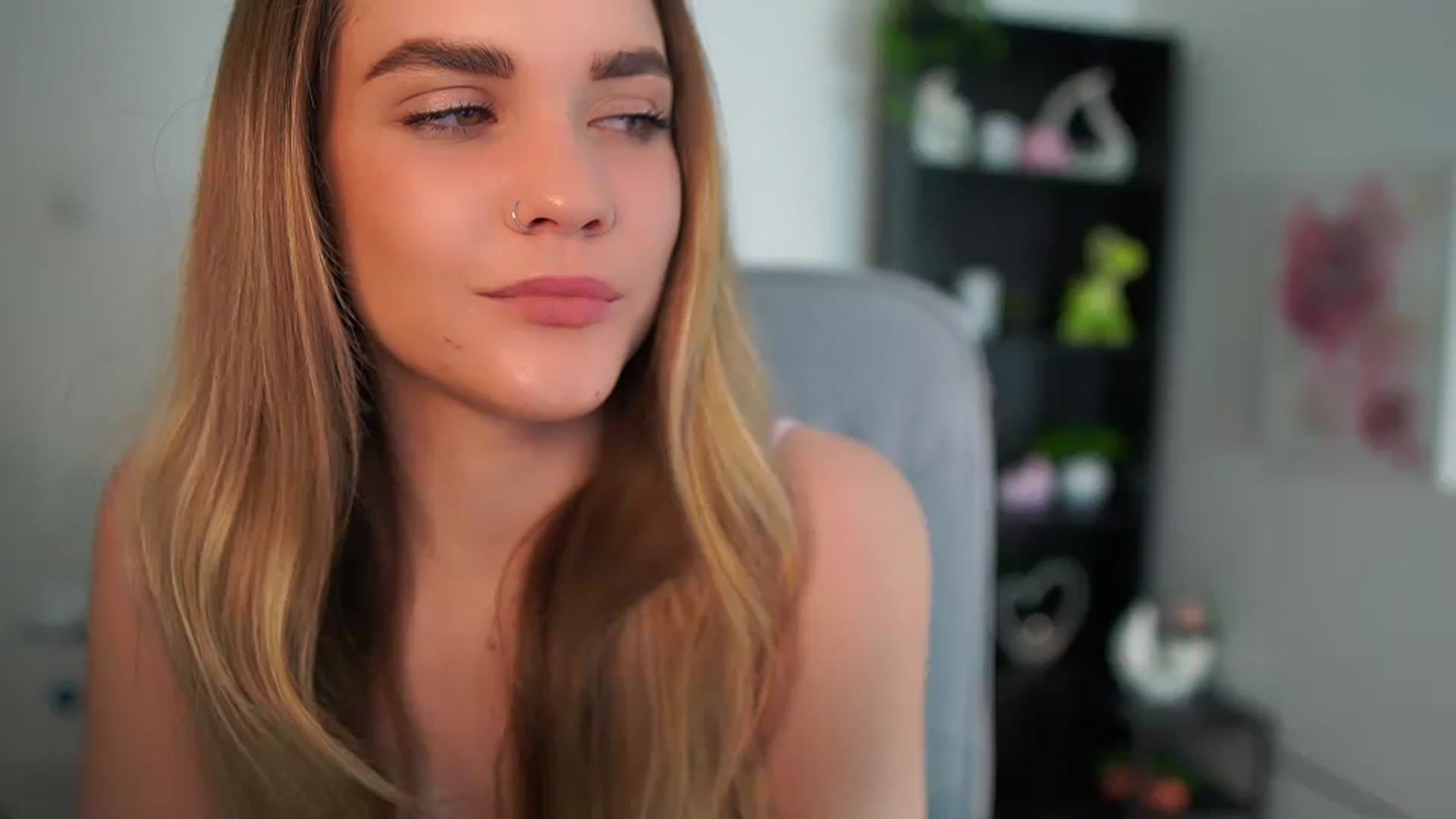 Gallery image thumbnail from Skyla_Novea_'s myfreecams stream on, 04/26/2024, 14:13 image 14 of 20