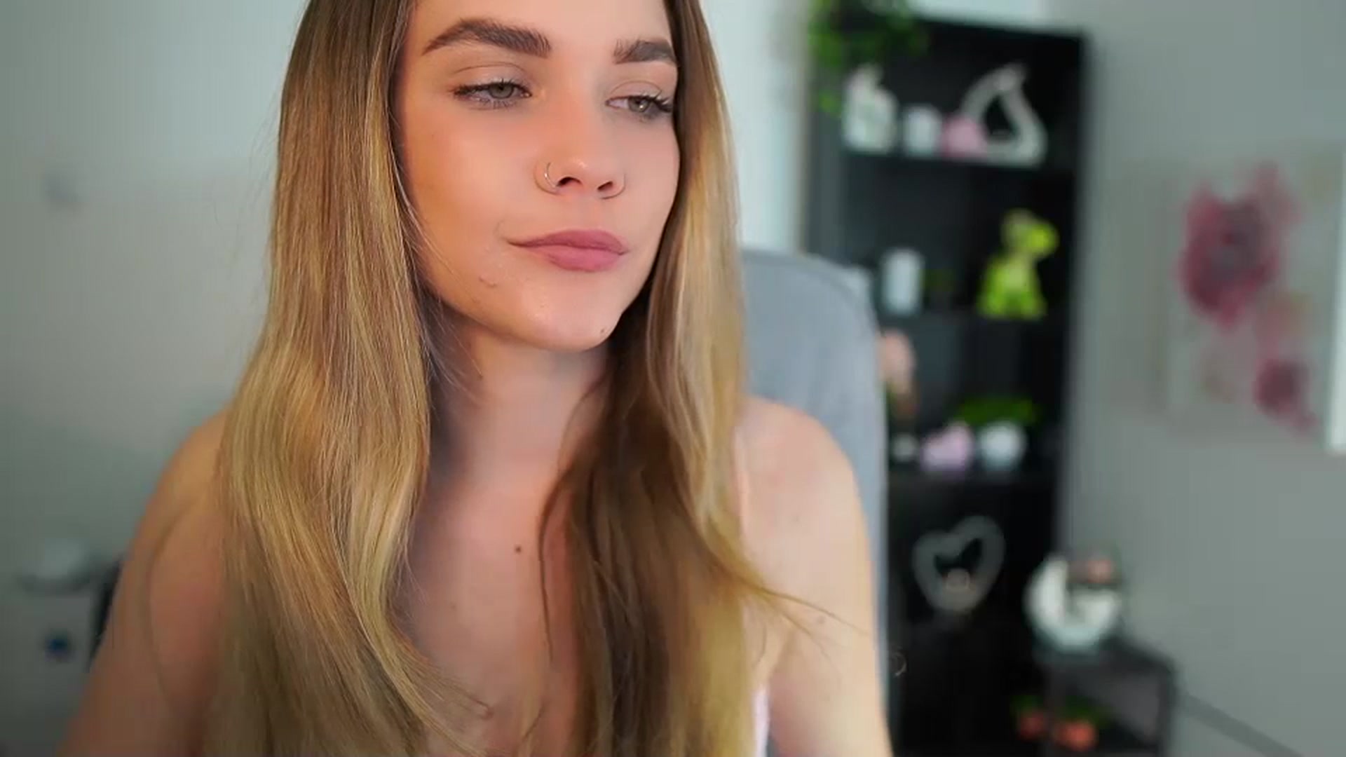 Gallery image thumbnail from Skyla_Novea_'s myfreecams stream on, 04/26/2024, 14:13 image 3 of 20
