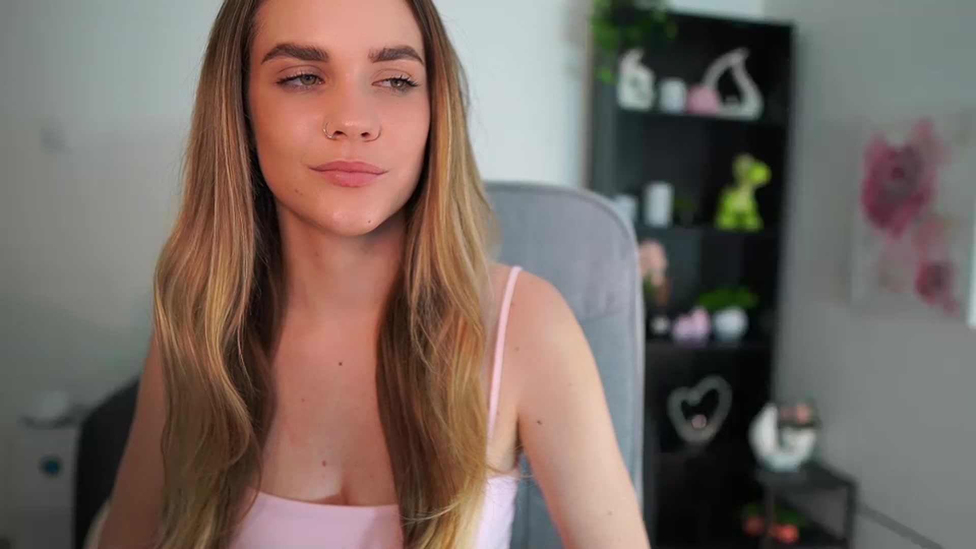 Gallery image thumbnail from Skyla_Novea_'s myfreecams stream on, 04/26/2024, 16:42 image 13 of 20