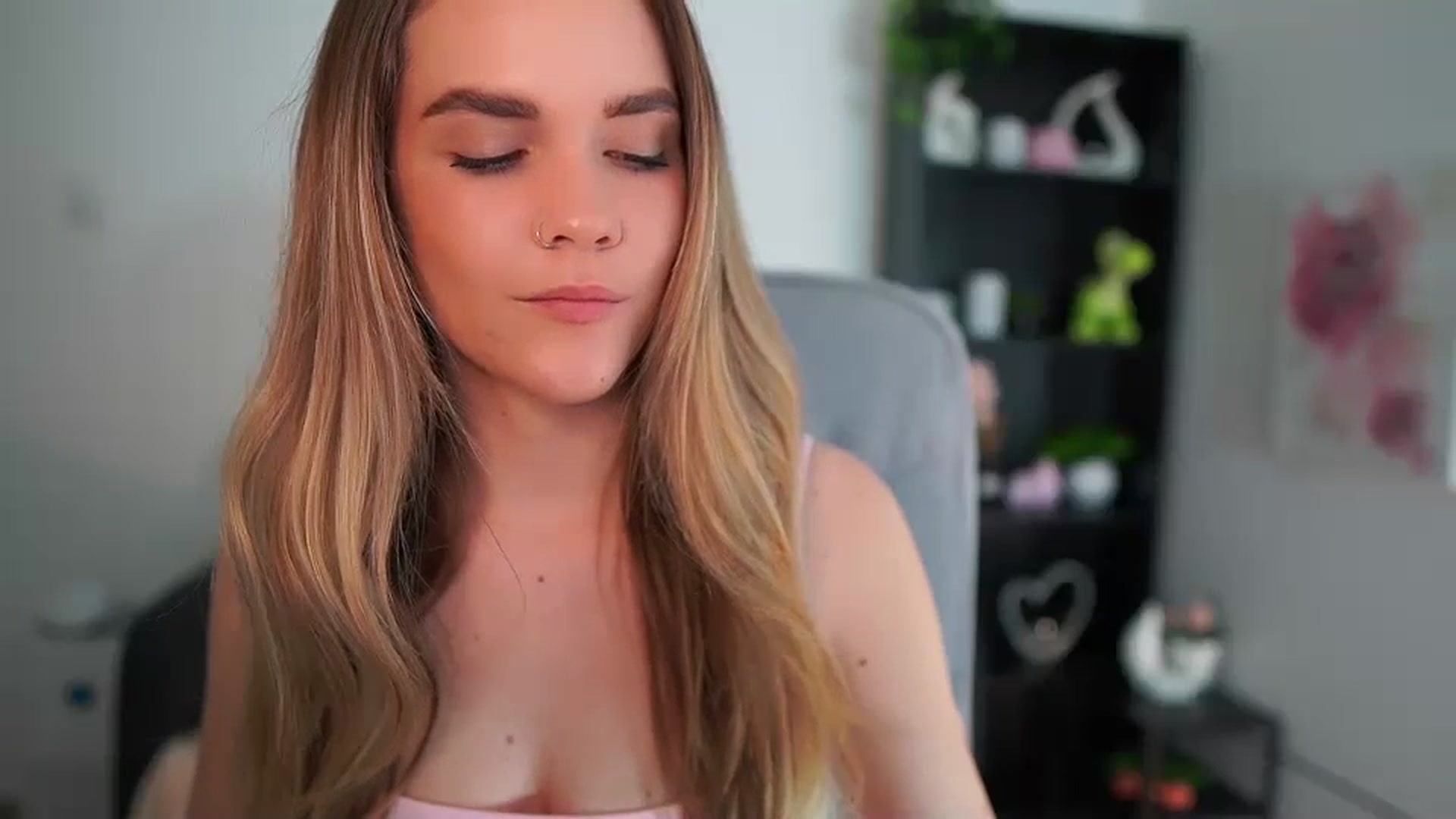 Gallery image thumbnail from Skyla_Novea_'s myfreecams stream on, 04/26/2024, 16:42 image 17 of 20