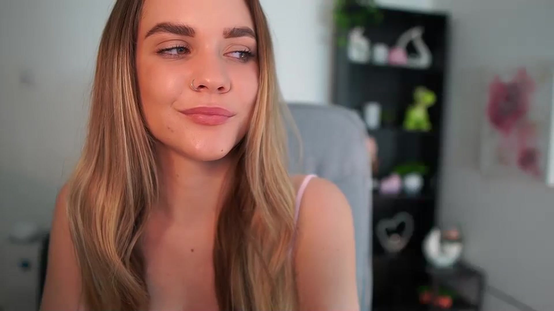 Gallery image thumbnail from Skyla_Novea_'s myfreecams stream on, 04/26/2024, 16:42 image 2 of 20