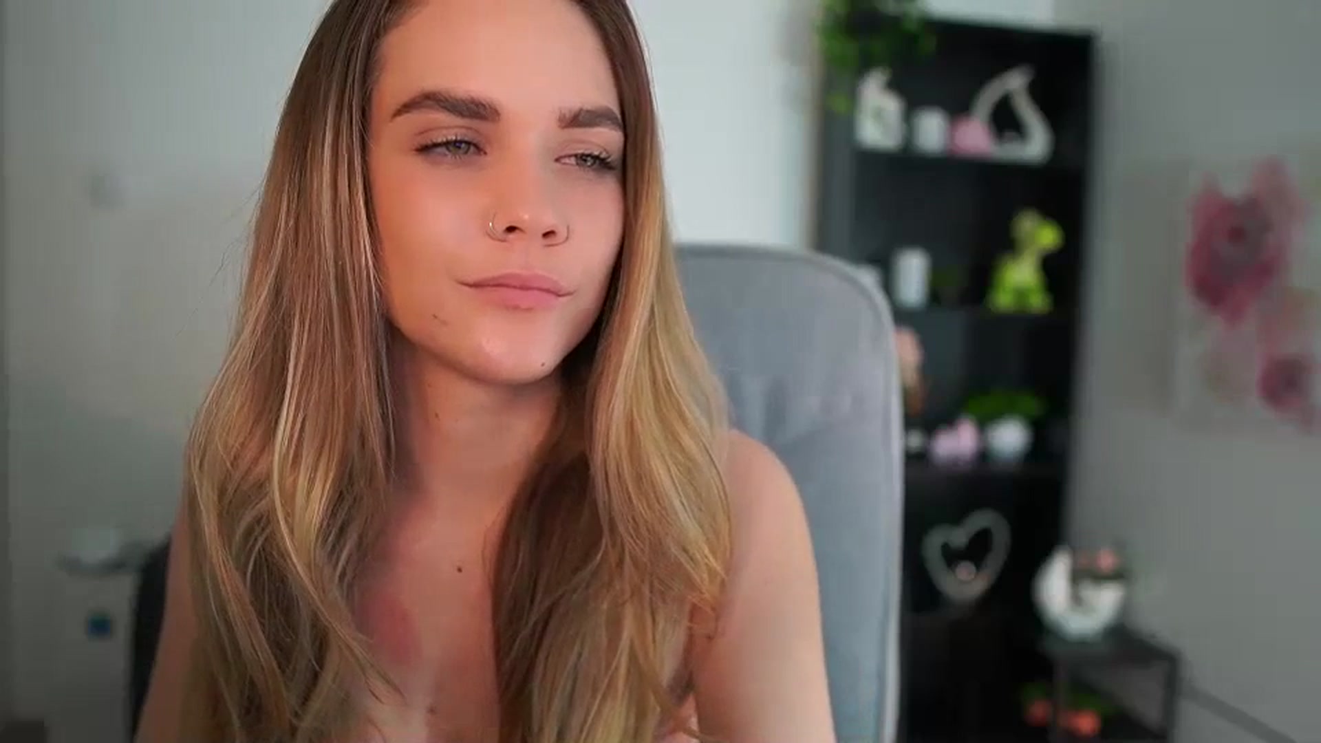 Gallery image thumbnail from Skyla_Novea_'s myfreecams stream on, 04/26/2024, 18:03 image 4 of 20