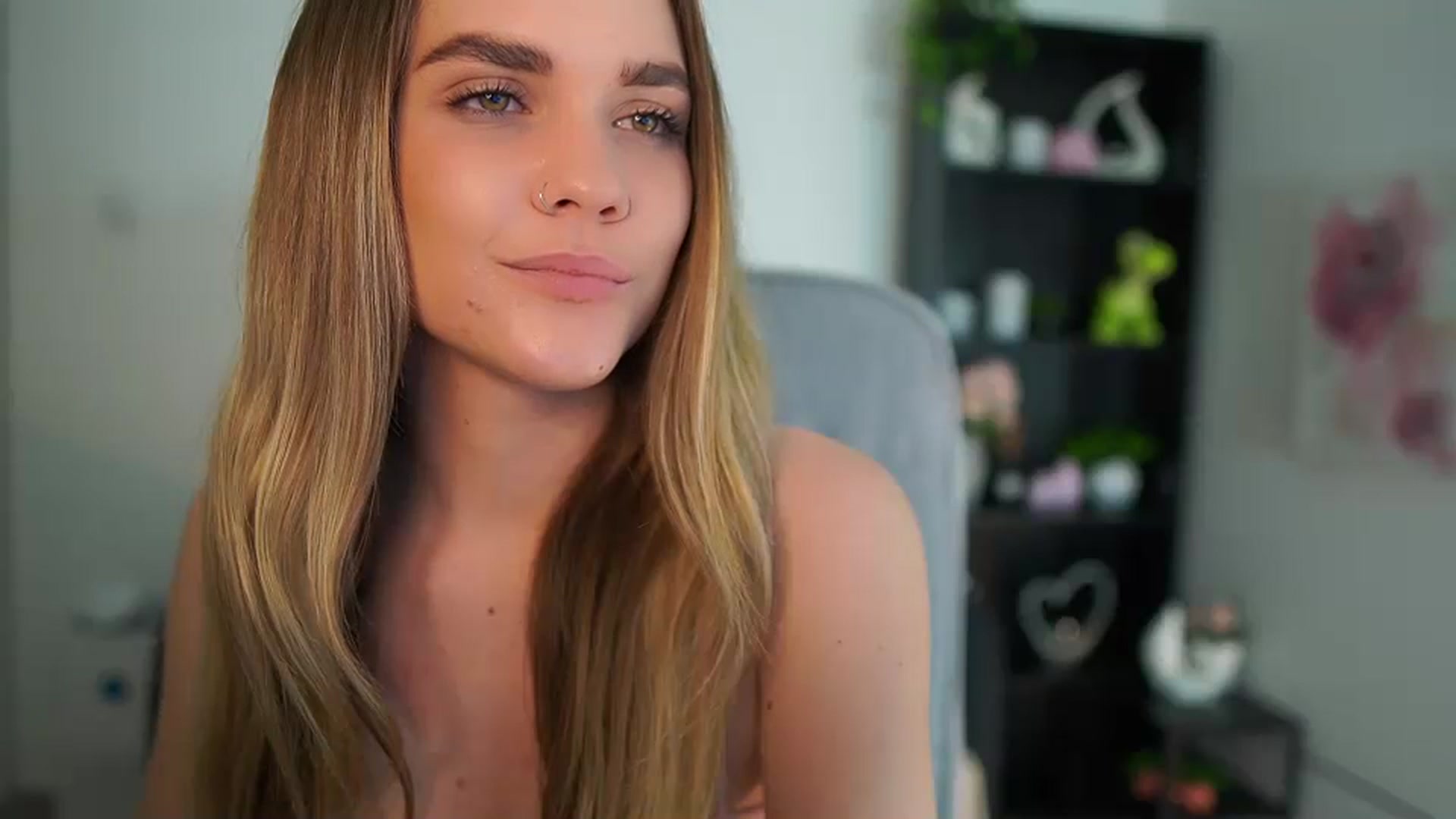 Gallery image thumbnail from Skyla_Novea_'s myfreecams stream on, 04/26/2024, 18:03 image 12 of 20
