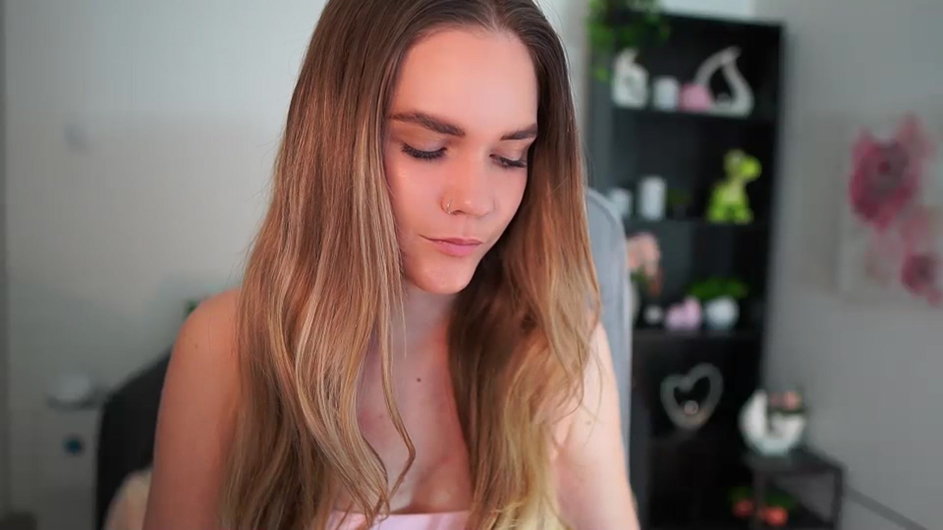 Gallery image thumbnail from Skyla_Novea_'s myfreecams stream on, 04/26/2024, 18:03 image 11 of 20