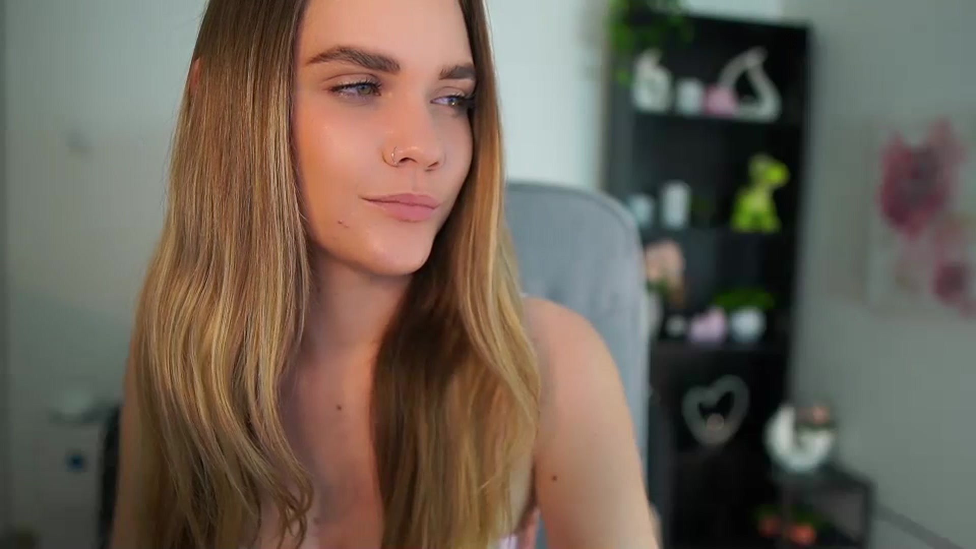 Gallery image thumbnail from Skyla_Novea_'s myfreecams stream on, 04/26/2024, 18:03 image 13 of 20