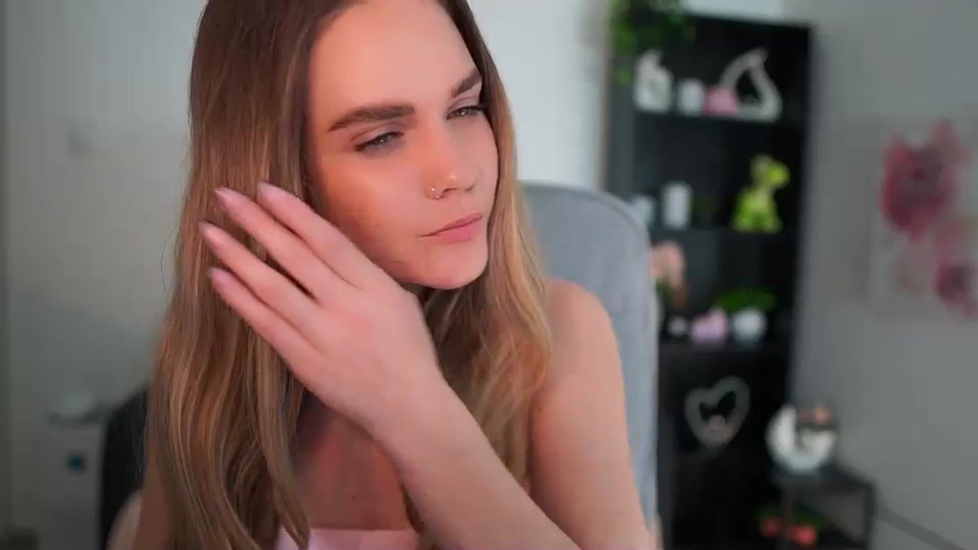 Gallery image thumbnail from Skyla_Novea_'s myfreecams stream on, 04/26/2024, 18:03 image 10 of 20