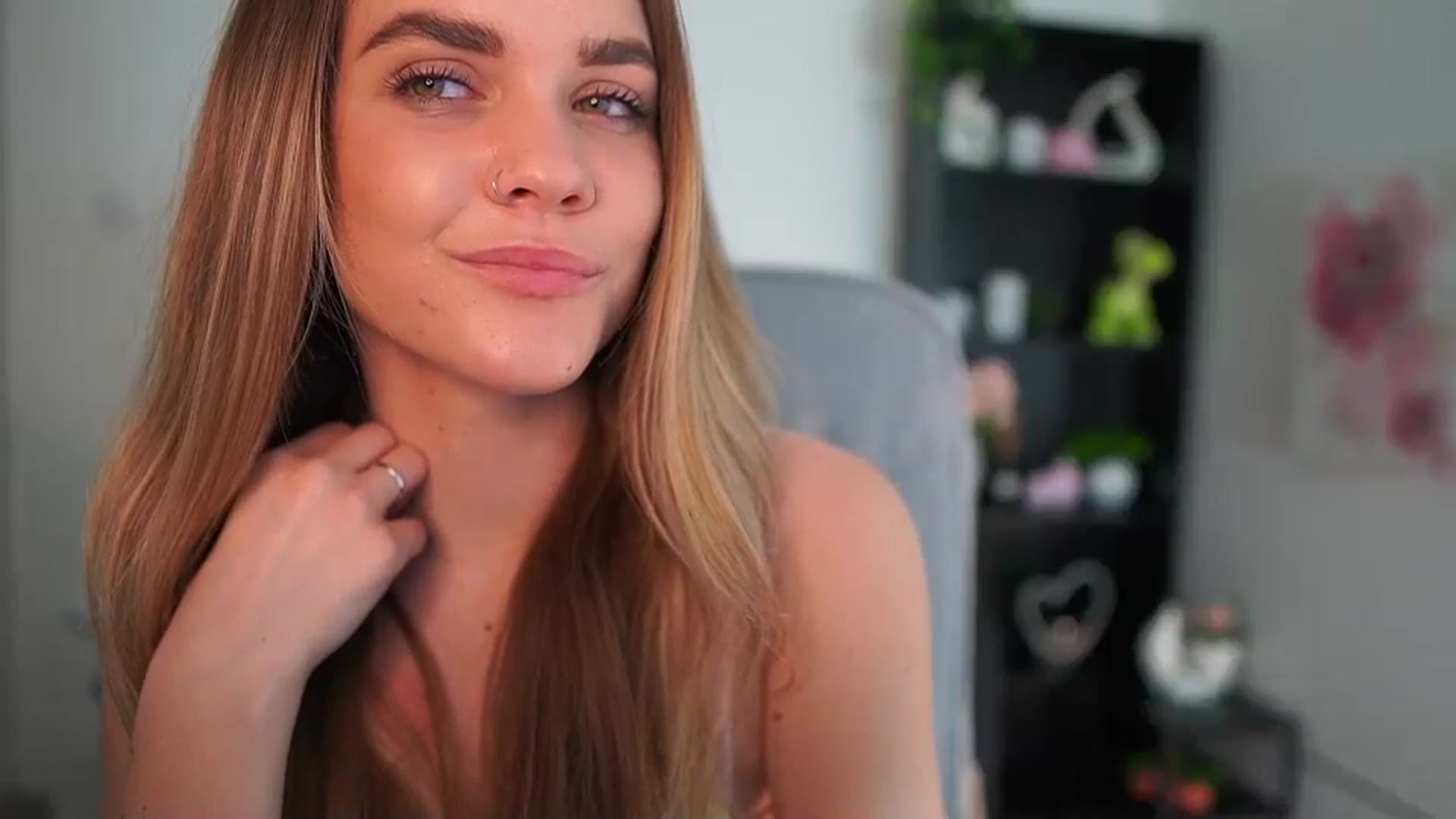 Gallery image thumbnail from Skyla_Novea_'s myfreecams stream on, 04/26/2024, 18:03 image 6 of 20