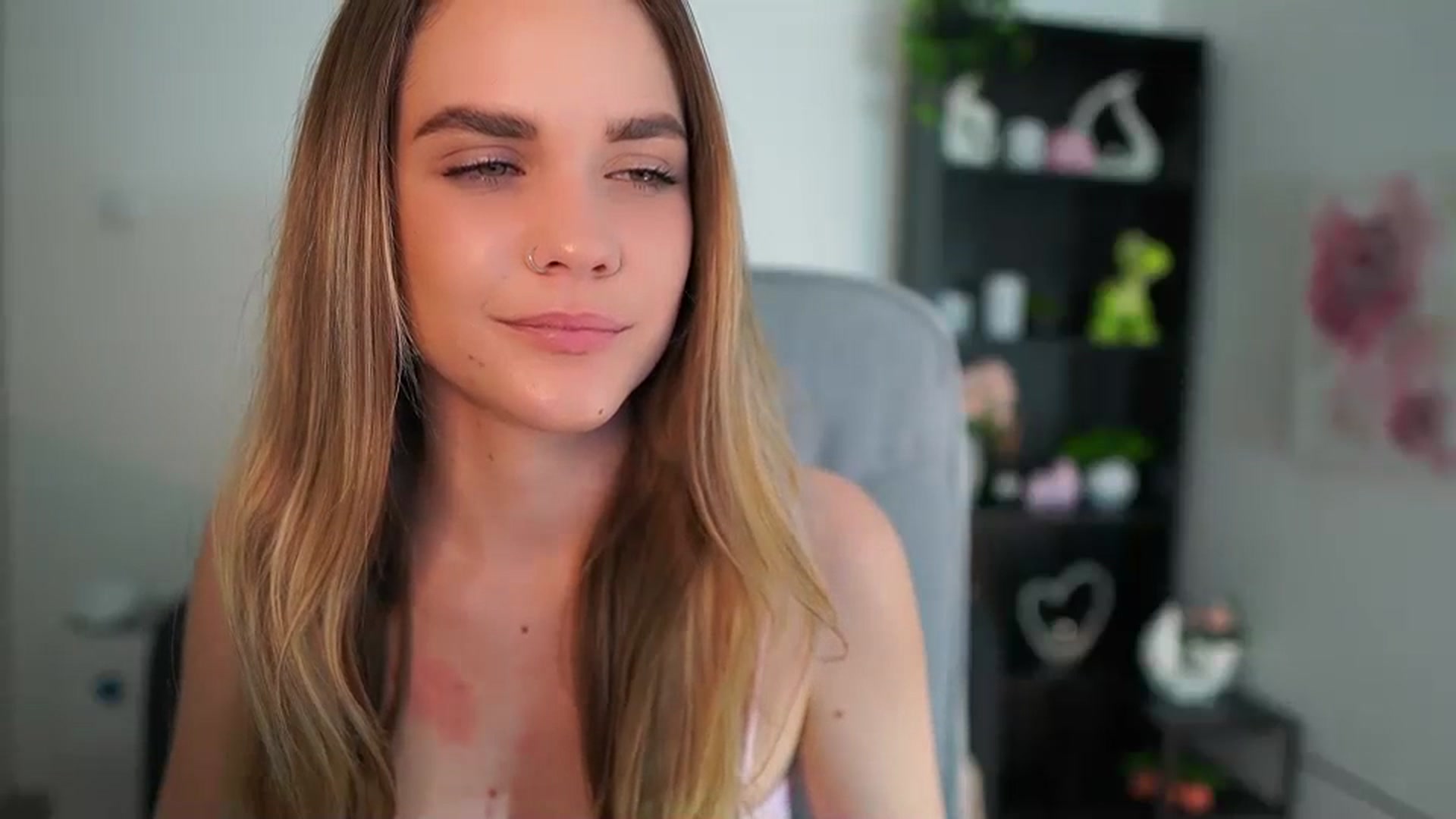 Gallery image thumbnail from Skyla_Novea_'s myfreecams stream on, 04/26/2024, 18:03 image 5 of 20