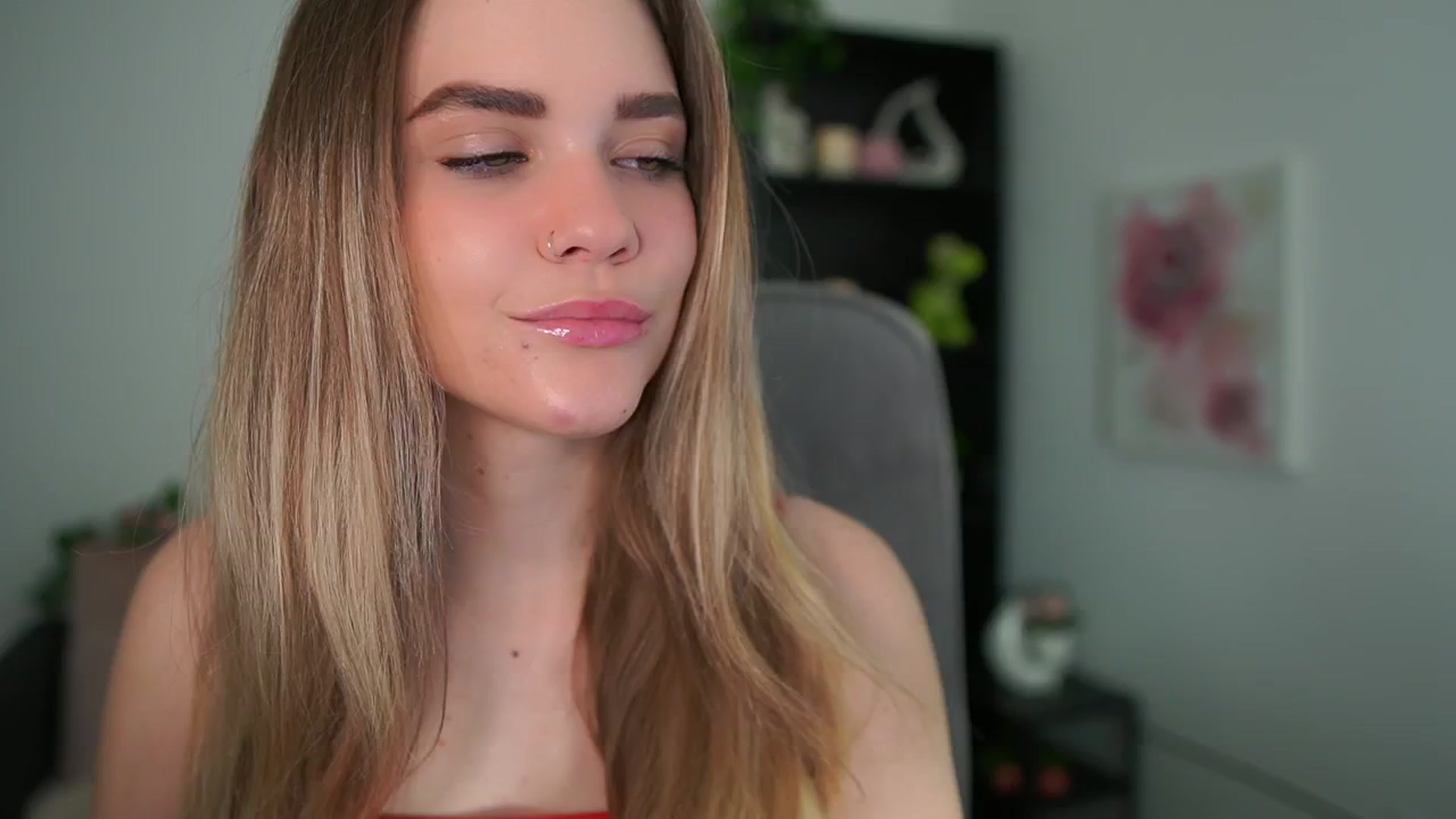 Gallery image thumbnail from Skyla_Novea_'s myfreecams stream on, 05/04/2024, 08:36 image 4 of 20