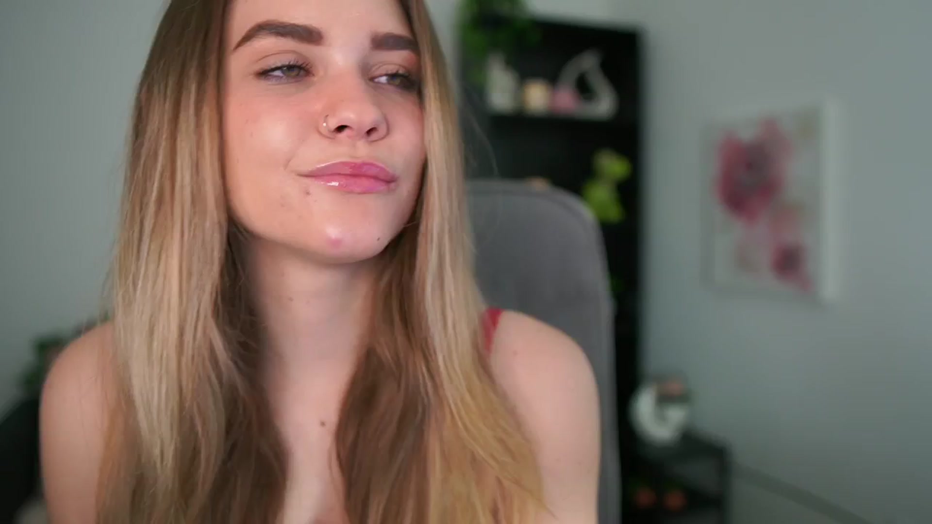 Gallery image thumbnail from Skyla_Novea_'s myfreecams stream on, 05/04/2024, 08:36 image 3 of 20
