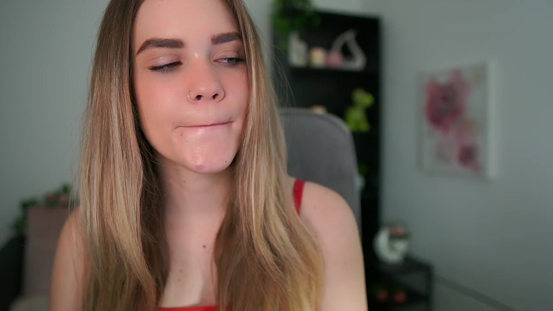 Gallery image thumbnail from Skyla_Novea_'s myfreecams stream on, 05/04/2024, 08:36 image 7 of 20