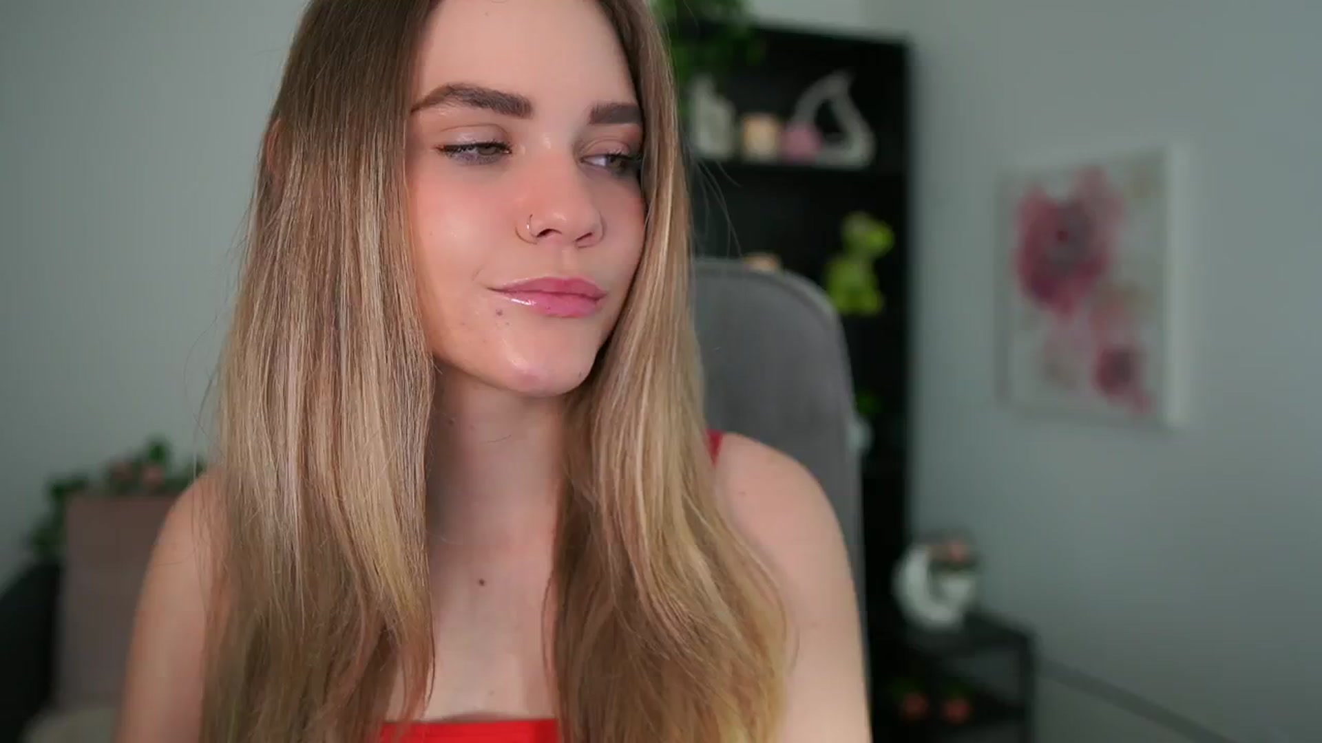 Gallery image thumbnail from Skyla_Novea_'s myfreecams stream on, 05/04/2024, 08:36 image 8 of 20