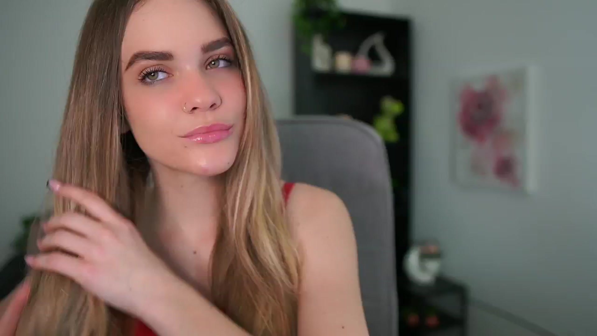 Gallery image thumbnail from Skyla_Novea_'s myfreecams stream on, 05/04/2024, 08:36 image 5 of 20