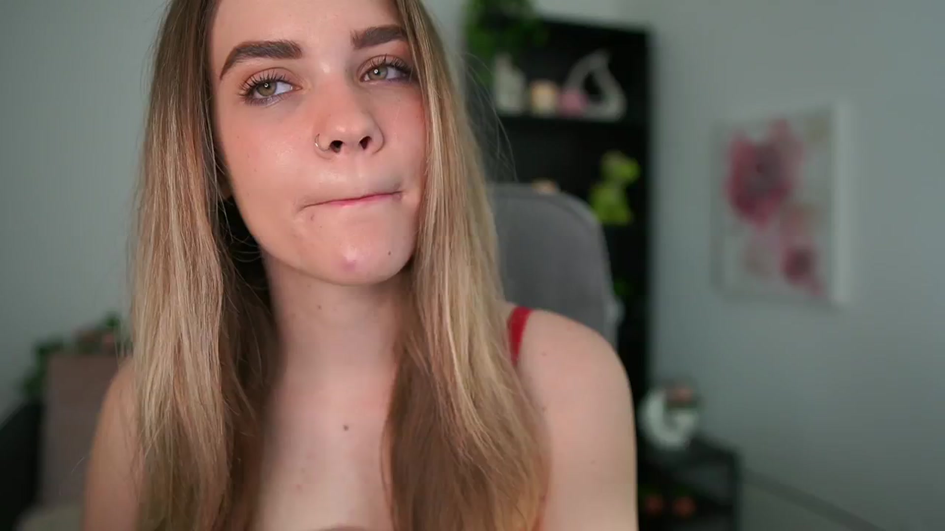 Gallery image thumbnail from Skyla_Novea_'s myfreecams stream on, 05/04/2024, 08:36 image 9 of 20