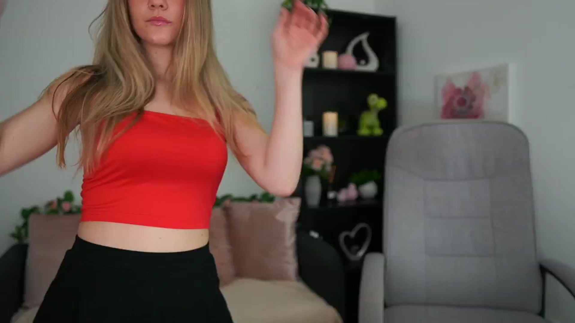 Gallery image thumbnail from Skyla_Novea_'s myfreecams stream on, 05/04/2024, 08:36 image 12 of 20