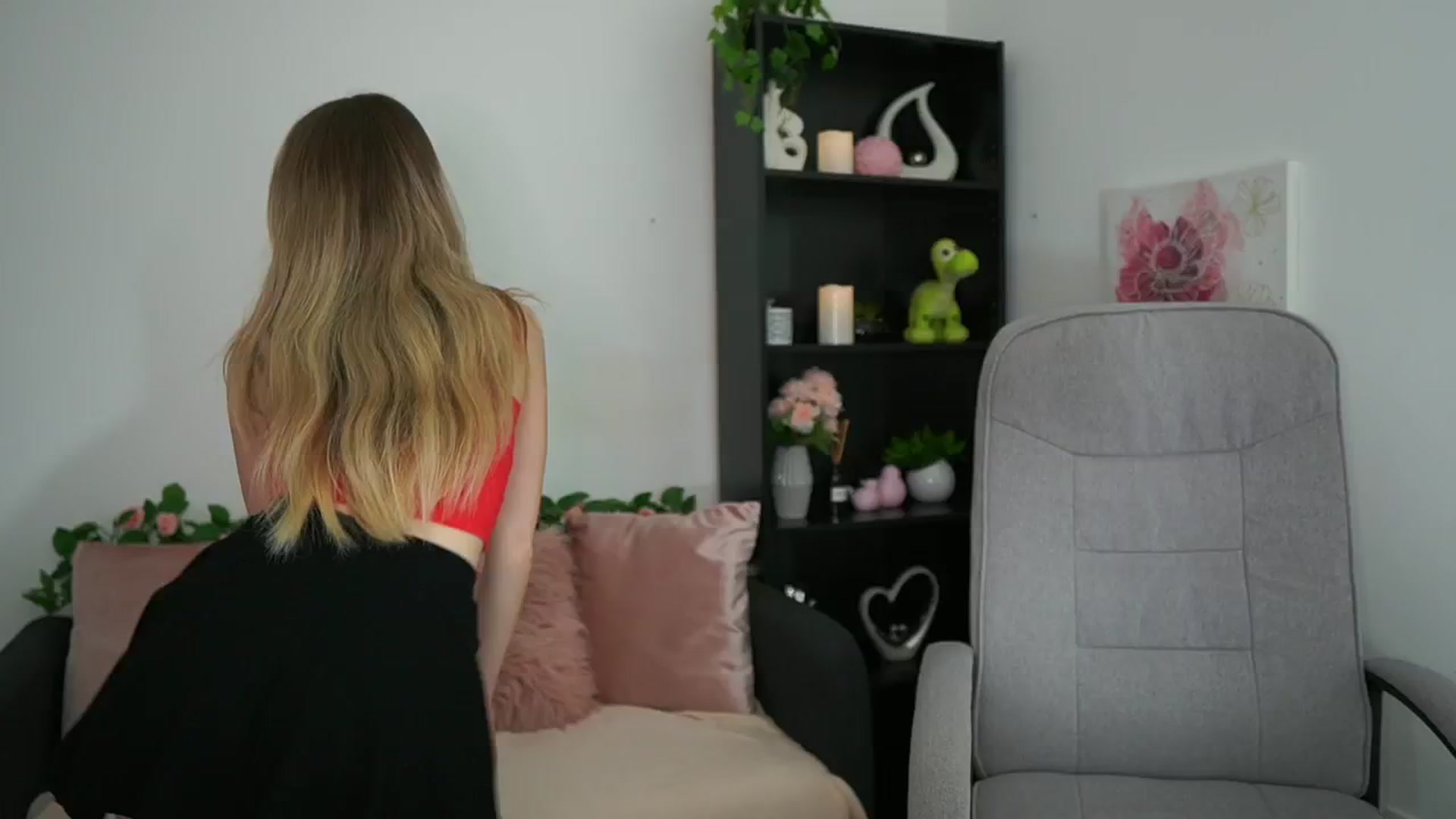 Gallery image thumbnail from Skyla_Novea_'s myfreecams stream on, 05/04/2024, 08:36 image 18 of 20
