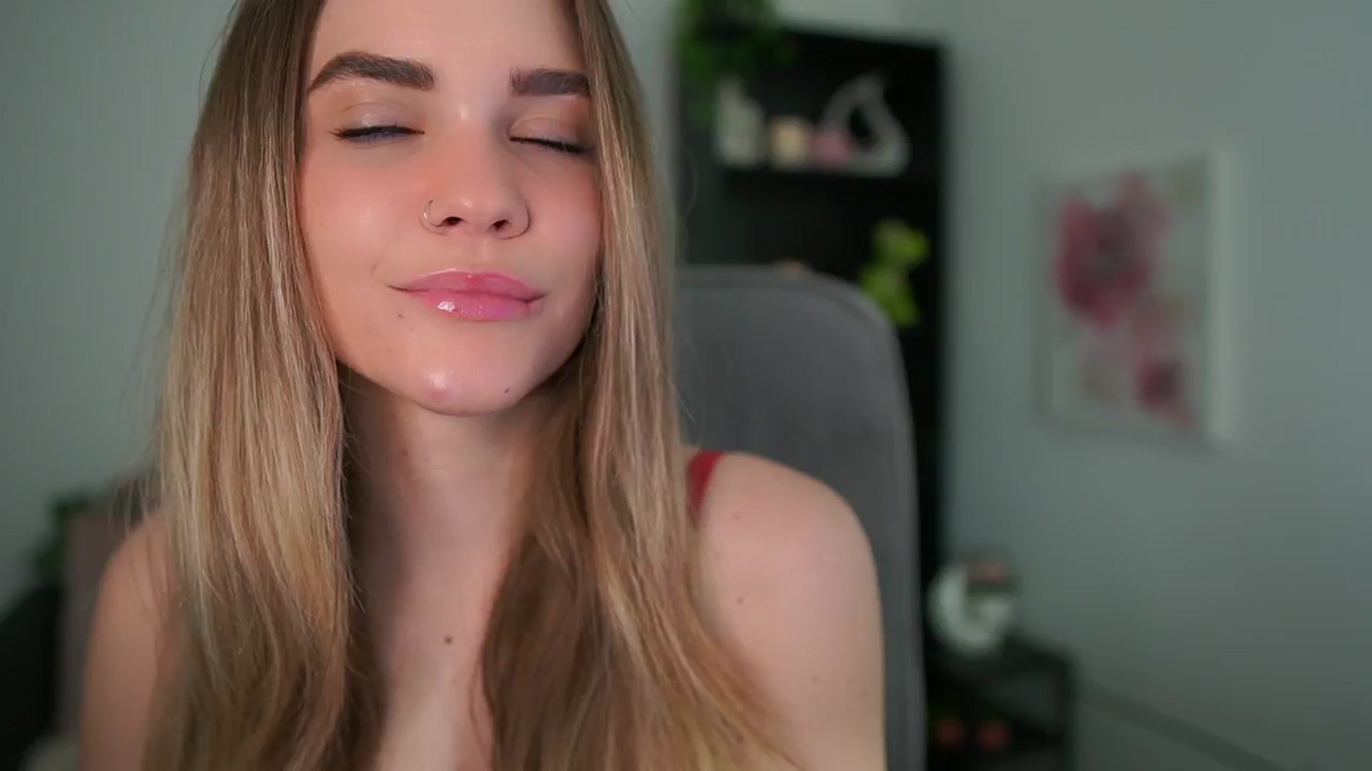 Gallery image thumbnail from Skyla_Novea_'s myfreecams stream on, 05/04/2024, 08:36 image 2 of 20