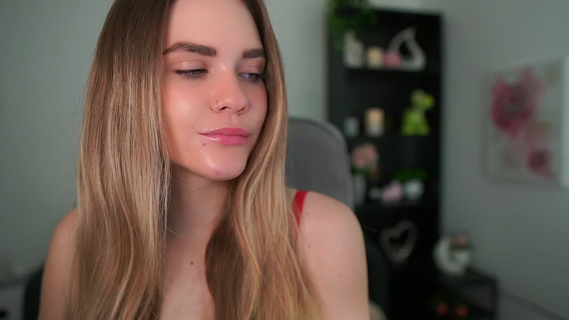 Gallery image thumbnail from Skyla_Novea_'s myfreecams stream on, 05/04/2024, 10:34 image 19 of 20