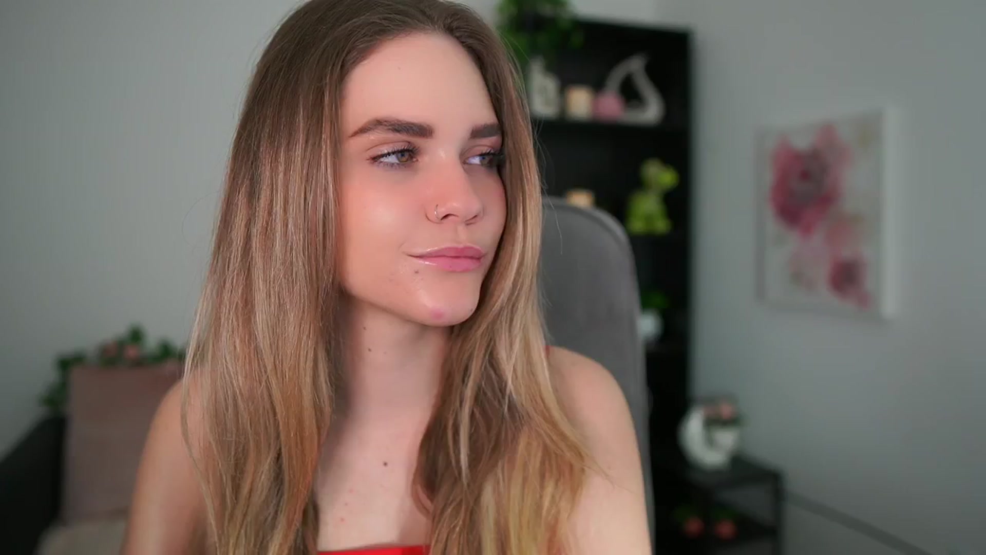 Gallery image thumbnail from Skyla_Novea_'s myfreecams stream on, 05/04/2024, 10:34 image 9 of 20