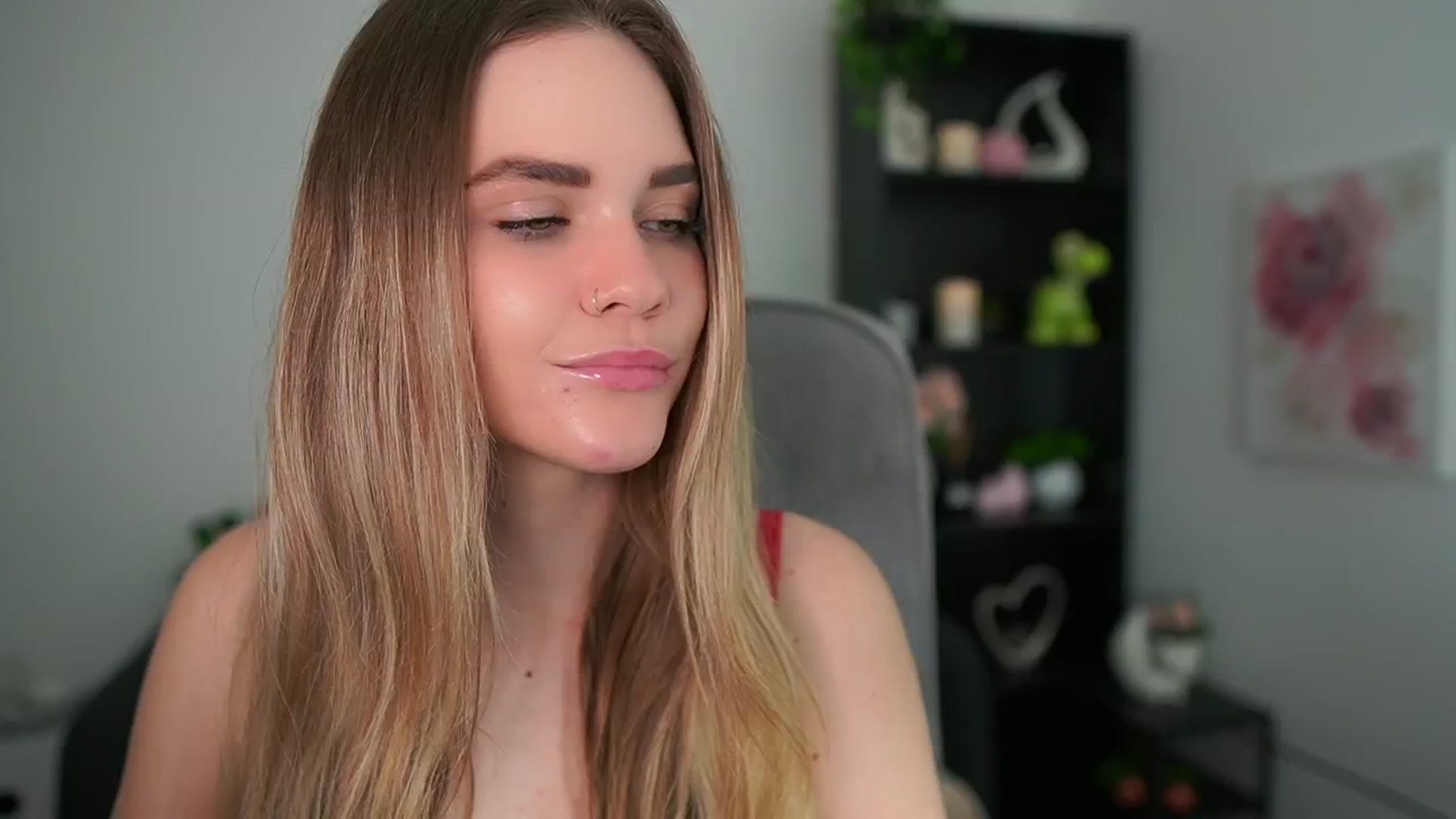 Gallery image thumbnail from Skyla_Novea_'s myfreecams stream on, 05/04/2024, 10:34 image 17 of 20