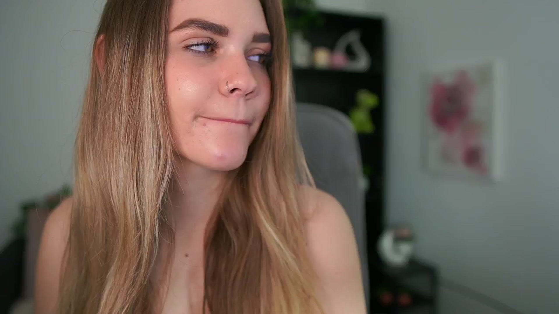 Gallery image thumbnail from Skyla_Novea_'s myfreecams stream on, 05/04/2024, 10:34 image 2 of 20