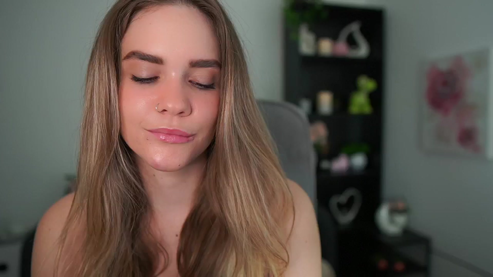 Gallery image thumbnail from Skyla_Novea_'s myfreecams stream on, 05/04/2024, 12:23 image 3 of 20