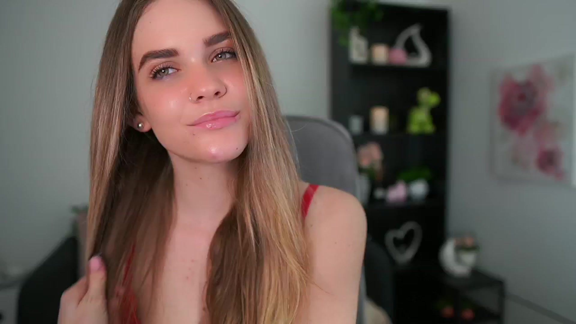 Gallery image thumbnail from Skyla_Novea_'s myfreecams stream on, 05/04/2024, 12:23 image 12 of 20