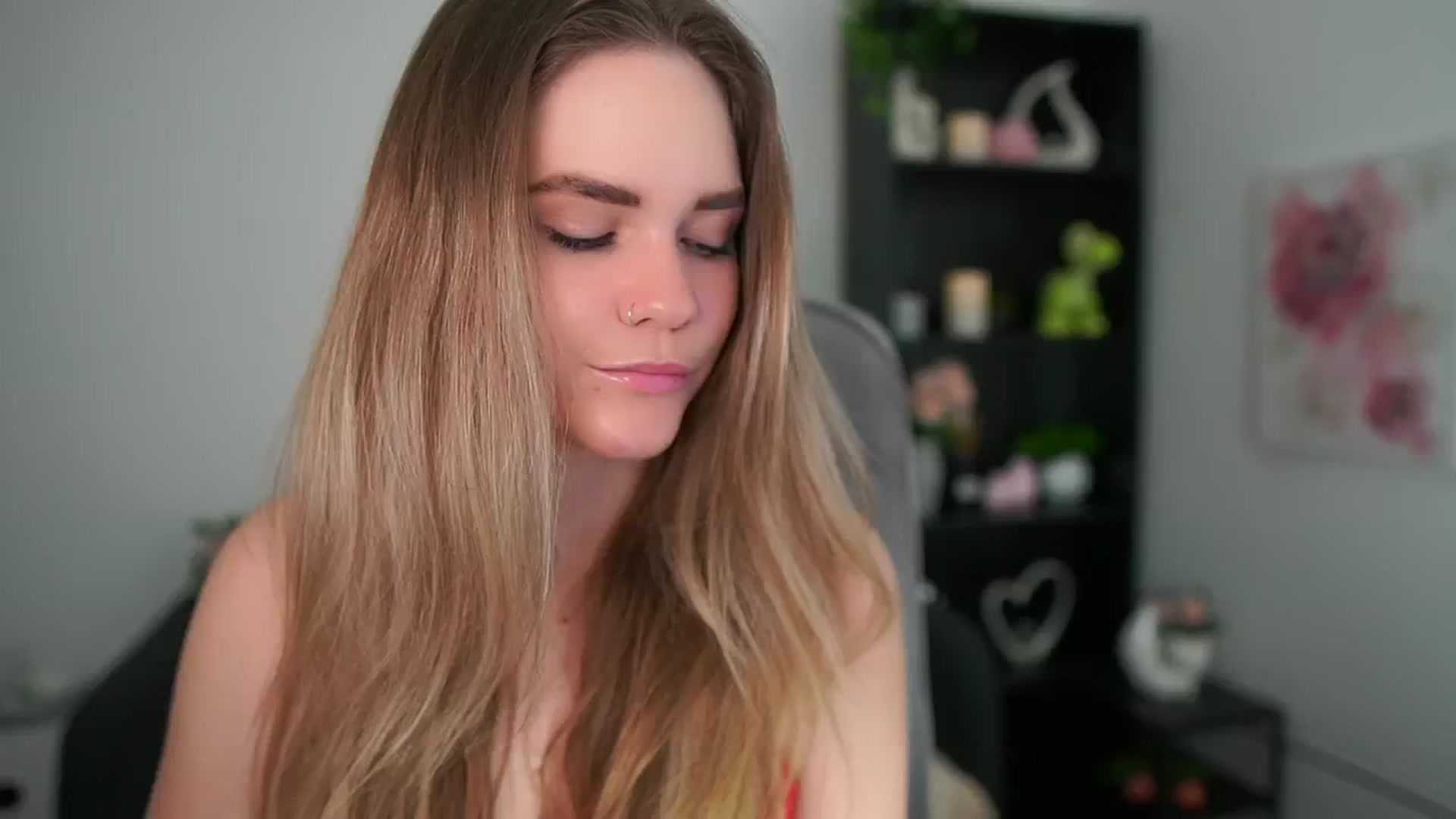 Gallery image thumbnail from Skyla_Novea_'s myfreecams stream on, 05/04/2024, 12:23 image 18 of 20