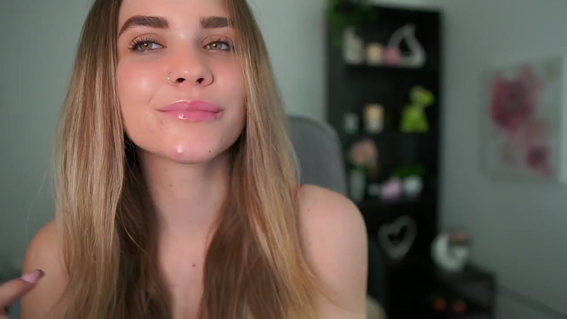 Gallery image thumbnail from Skyla_Novea_'s myfreecams stream on, 05/04/2024, 12:23 image 9 of 20