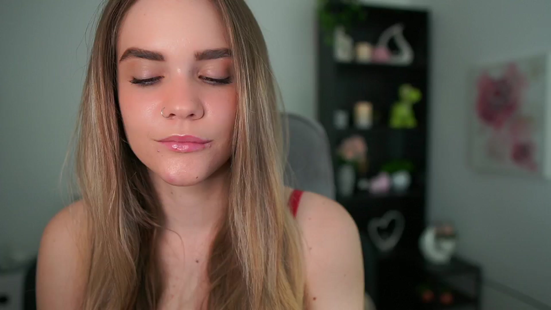 Gallery image thumbnail from Skyla_Novea_'s myfreecams stream on, 05/04/2024, 12:23 image 8 of 20