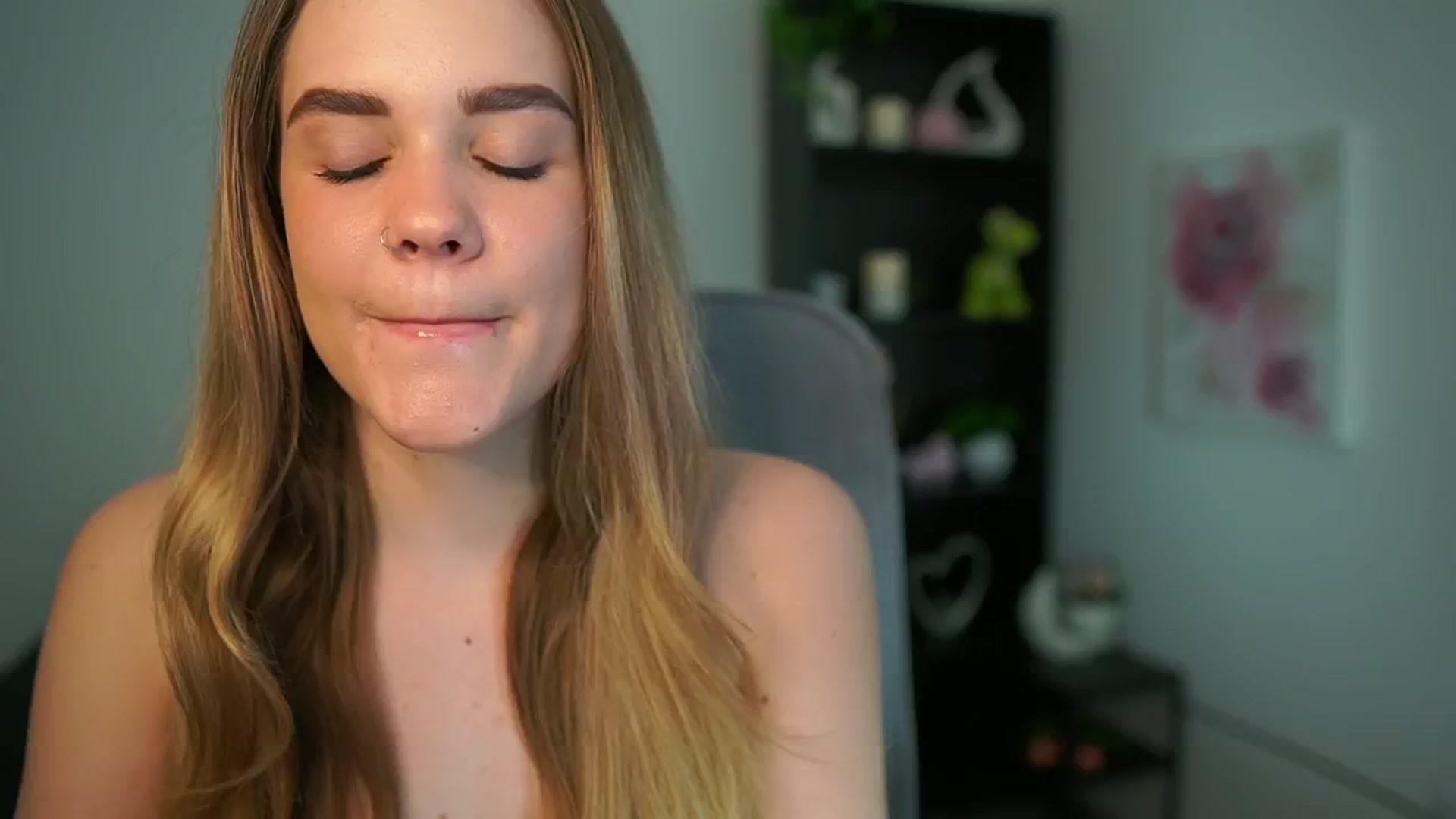 Gallery image thumbnail from Skyla_Novea_'s myfreecams stream on, 05/06/2024, 13:39 image 19 of 20