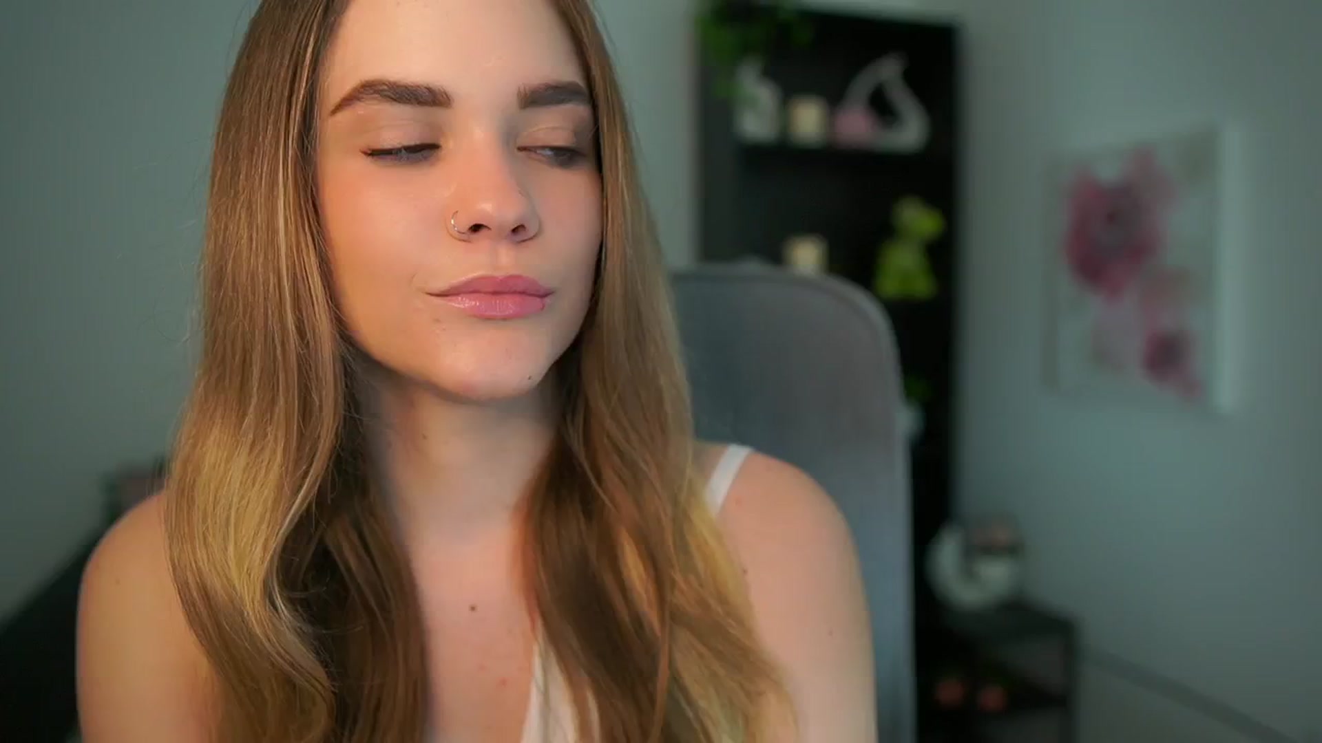 Gallery image thumbnail from Skyla_Novea_'s myfreecams stream on, 05/06/2024, 13:39 image 7 of 20